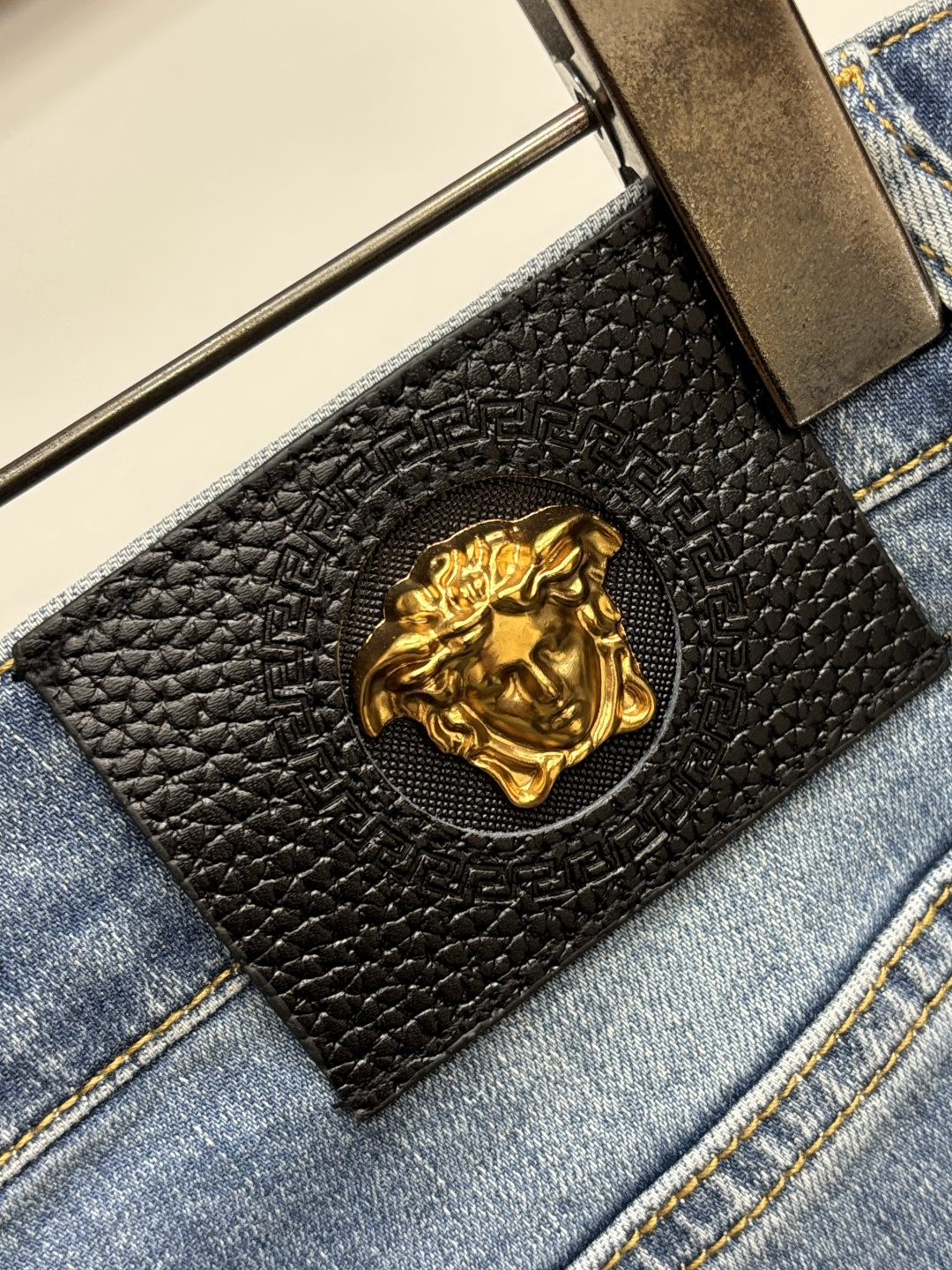 主推🌹 Versace 独家专供新款🌾🌾范思哲潮男时尚休闲牛仔裤，高端欧版原单裤子，潮流时尚休闲裤子 透