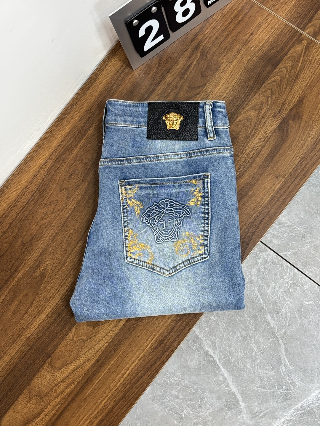 主推🌹 Versace 独家专供新款🌾🌾范思哲潮男时尚休闲牛仔裤，高端欧版原单裤子，潮流时尚休闲裤子 透