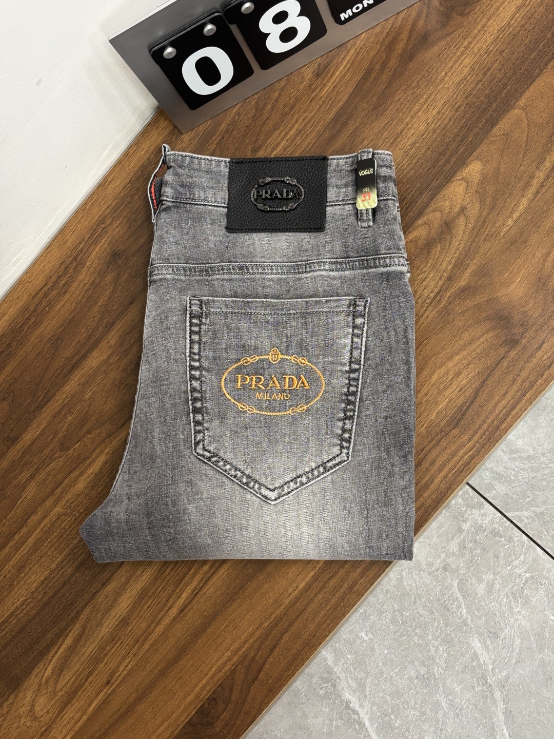 NO:834166,Mainly recommended Prada Prada exclusively provides new trendy men's fashionable casual jeans, high-end European original trousers, trendy fashionable casual trousers with high breathability and comfort, impeccable details, brand element design concept, reflecting high quality. Presenting casual tailoring, the upper body shape is awesome!  Code number 29-38 (no 35 37) H2026 new model debut,, prada, prada, jeans,19860909主推 Prada 普拉达 独家专供新款潮男时尚休闲牛仔裤,高端欧版原单裤子,潮流时尚休闲裤子 透气舒适度高,细节无可挑剔,品牌元素设计理念,体现高品质.呈现休闲裁剪,上身版型超赞！ 码数29-38（无35 37） H2026新款首发,,prada,prada,jeans,,Men's clothing