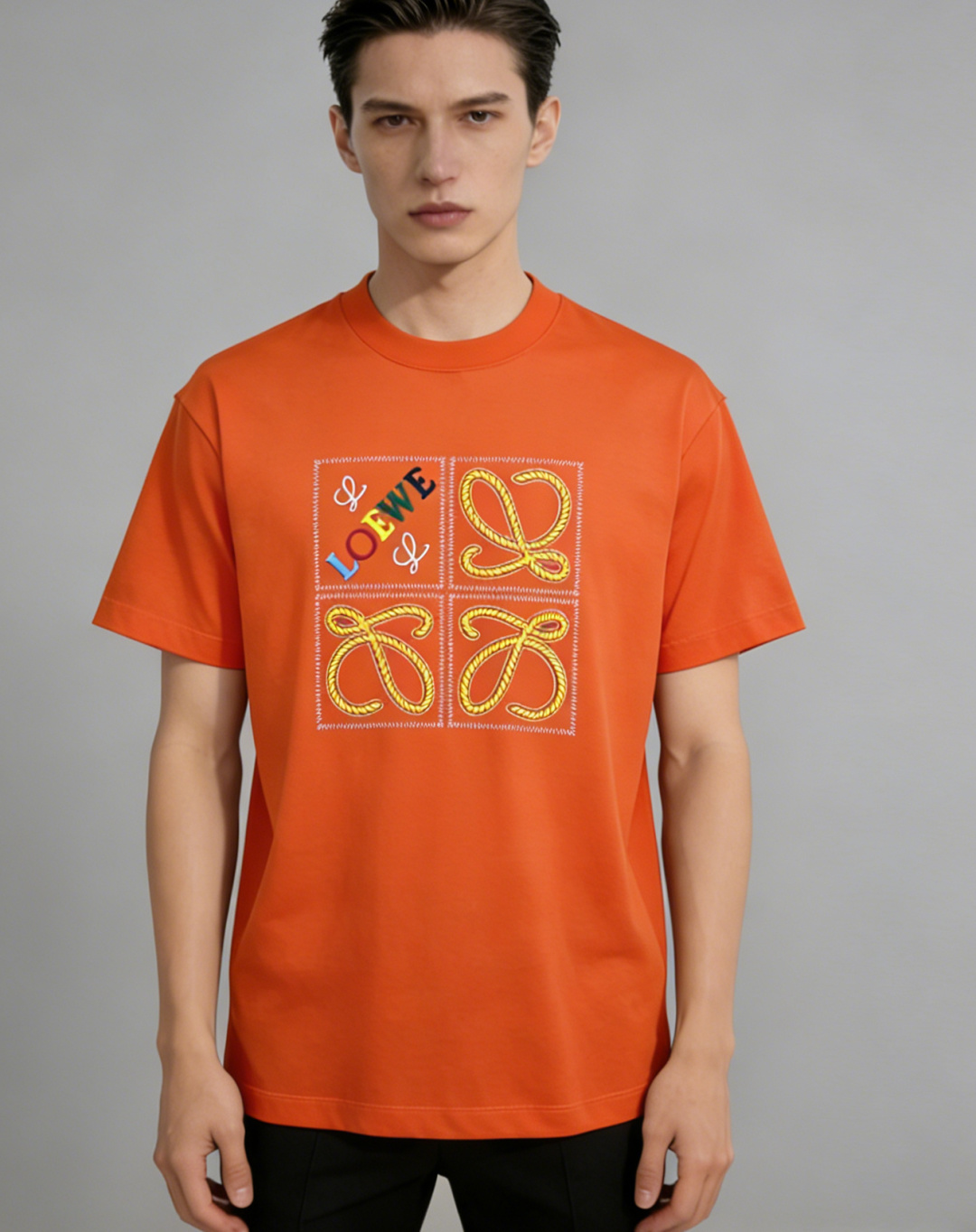 NO:832694,Mainly recommend Loewe Luo Yiwei's new spring short-sleeved cotton round neck short-sleeved T-shirt, pure cotton T-shirt, the upper body effect is great, leisure and holiday boutique!  Light luxury style, simple and elegant!  Size M-4XL H2026 new model debut,,loewe,loewe,T-shirt,tees,t-shirt,19860909主推 Loewe 罗意威 春季新款短袖纯棉圆领短袖T恤,纯棉T恤、上身效果非常棒,休闲度假精品！轻奢风格简约大气！ 尺码M-4XL H2026新款首发,,loewe,loewe,T-shirt,tees，t-shirt,,Men's clothing