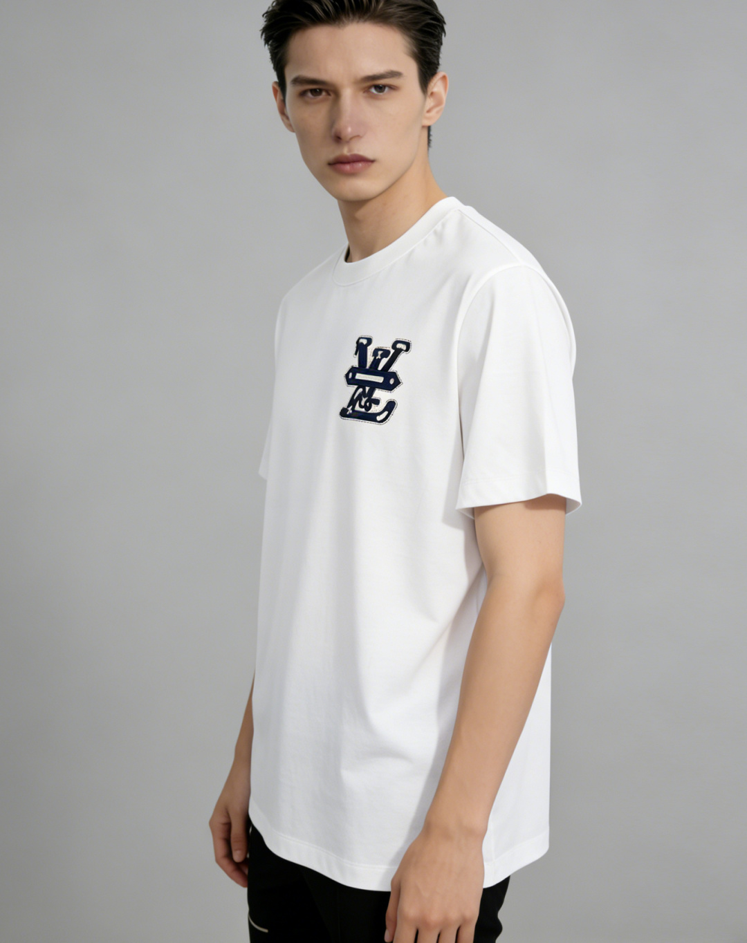 NO:832701,Mainly recommend Lv donkey brand spring new short-sleeved cotton round neck short-sleeved T-shirt, pure cotton T-shirt, the upper body effect is great, leisure and vacation boutique!  Light luxury style, simple and elegant!  Size M-4XL H2026 new model first release,,louis vuitton,louis vuitton,T-shirt,tees,t-shirt,19860909主推 Lv 驴牌 春季新款短袖纯棉圆领短袖T恤,纯棉T恤、上身效果非常棒,休闲度假精品！轻奢风格简约大气！ 尺码M-4XL H2026新款首发,,louis vuitton,louis vuitton,T-shirt,tees，t-shirt,,Men's clothing