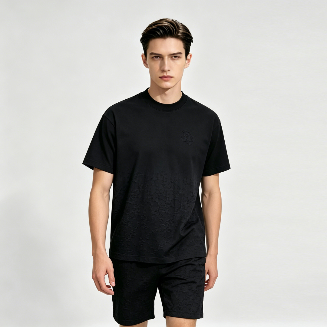 NO:774561,The main recommendation is Dior's new spring short-sleeved Dior pure cotton short-sleeved shorts suit. The pure cotton shorts suit has a great upper body effect and is a leisure and vacation boutique!  Light luxury style, simple and elegant!  Size M-XXXL H2026 new model first release, dior, dior, shorts, T-shirt,19860909主推 Dior 春季新款短袖迪奥纯棉短袖短裤套装,纯棉短裤套装,上身效果非常棒,休闲度假精品！轻奢风格简约大气！ 尺码M-XXXL H2026新款首发,,dior,dior,shorts,T-shirt,,Men's clothing