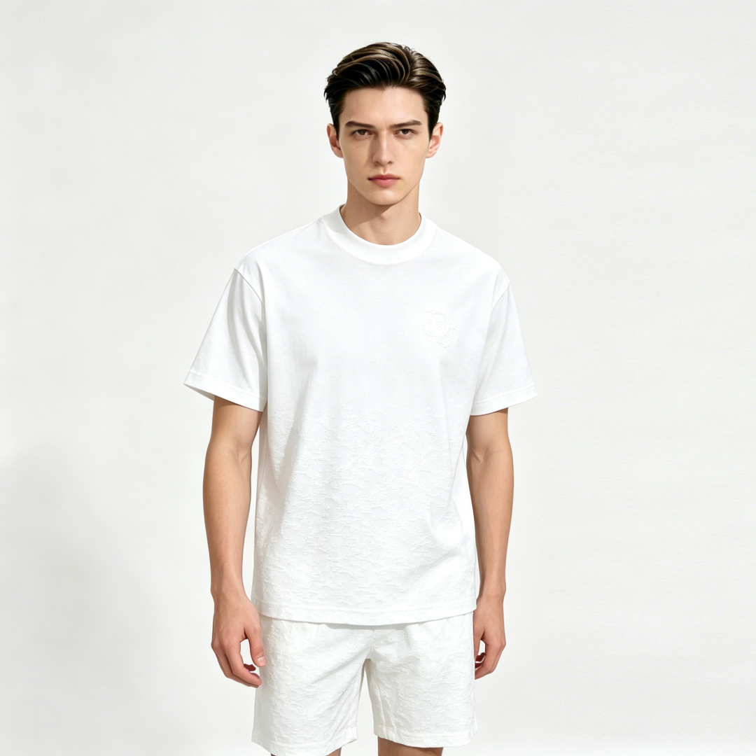 NO:774569,The main recommendation is Dior's new spring short-sleeved Dior pure cotton short-sleeved shorts suit. The pure cotton shorts suit has a great upper body effect and is a leisure and vacation boutique!  Light luxury style, simple and elegant!  Size M-XXXL H2026 new model first release, dior, dior, shorts, T-shirt,19860909主推 Dior 春季新款短袖迪奥纯棉短袖短裤套装,纯棉短裤套装,上身效果非常棒,休闲度假精品！轻奢风格简约大气！ 尺码M-XXXL H2026新款首发,,dior,dior,shorts,T-shirt,,Men's clothing