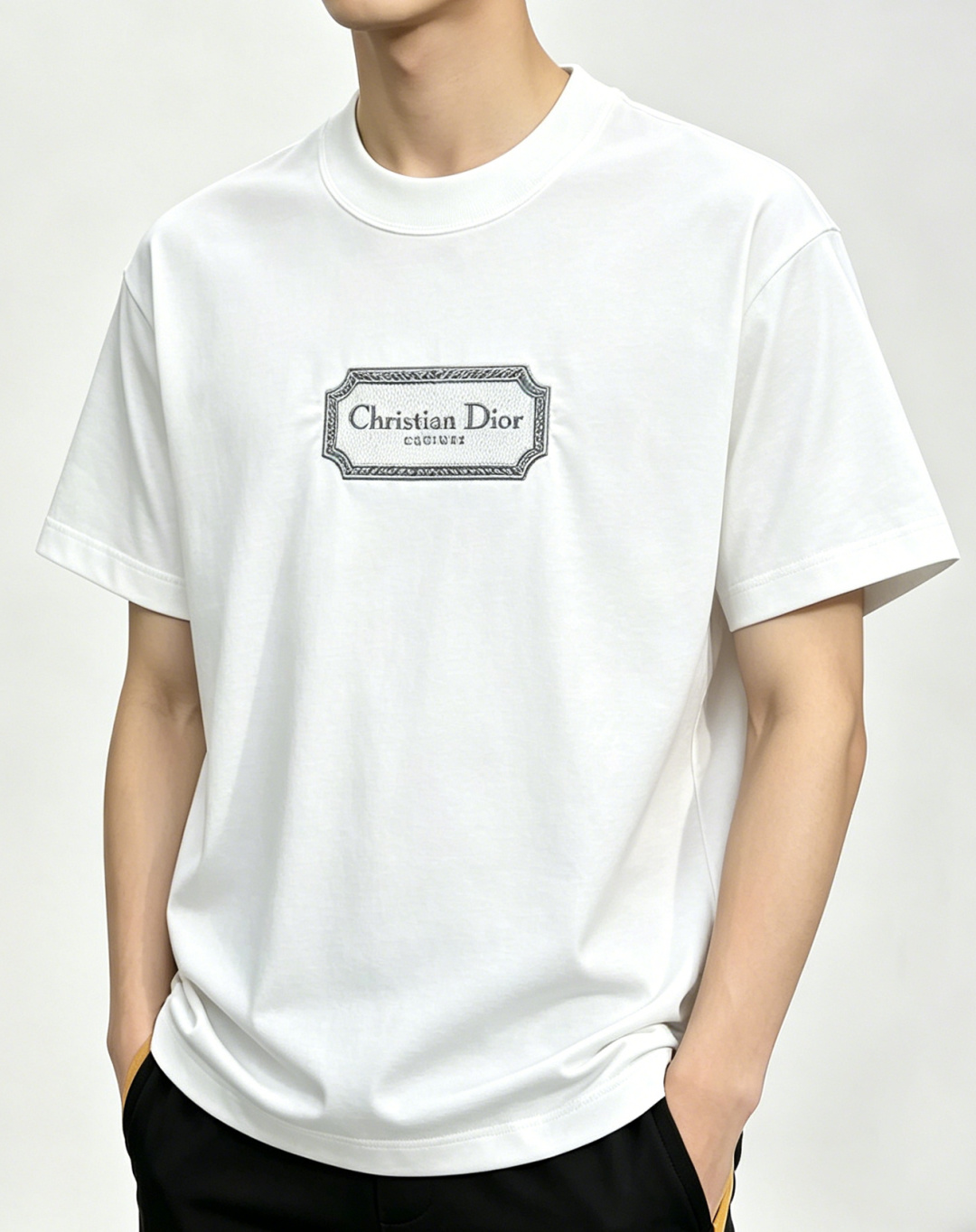 NO:774562,Mainly recommend Dior 2026ss spring new release Dior short-sleeved T-shirt, 180-count high-end pure cotton 280 grams heavy thickened sweat-absorbent short-sleeved!  The letter logo embroidery makes you feel comfortable and slim when you wear it. It is lazy and casual. When combined with clean and simple colors, it is particularly eye-catching and suitable for daily wear~ We introduce sports items decorated with vibrant prints for a fashionable and quality life!  Size M-3XL H2026 new release, dior, dior, T-shirt, tees, t-shirt,19860909主推 Dior 2026ss春季新款发布迪奥短袖T恤,臻选180支高端纯棉280克重加厚吸汗短袖！字母logo刺绣,穿上就是舒适自在又显瘦的存在,慵懒而随性,结合干净简单的色系就特别耐看,适合日常穿着~倾情推出缀饰活力印花的运动单品,时尚品质生活！ 尺码M-3XL H2026新款首发,,dior,dior,T-shirt,tees，t-shirt,,Men's clothing
