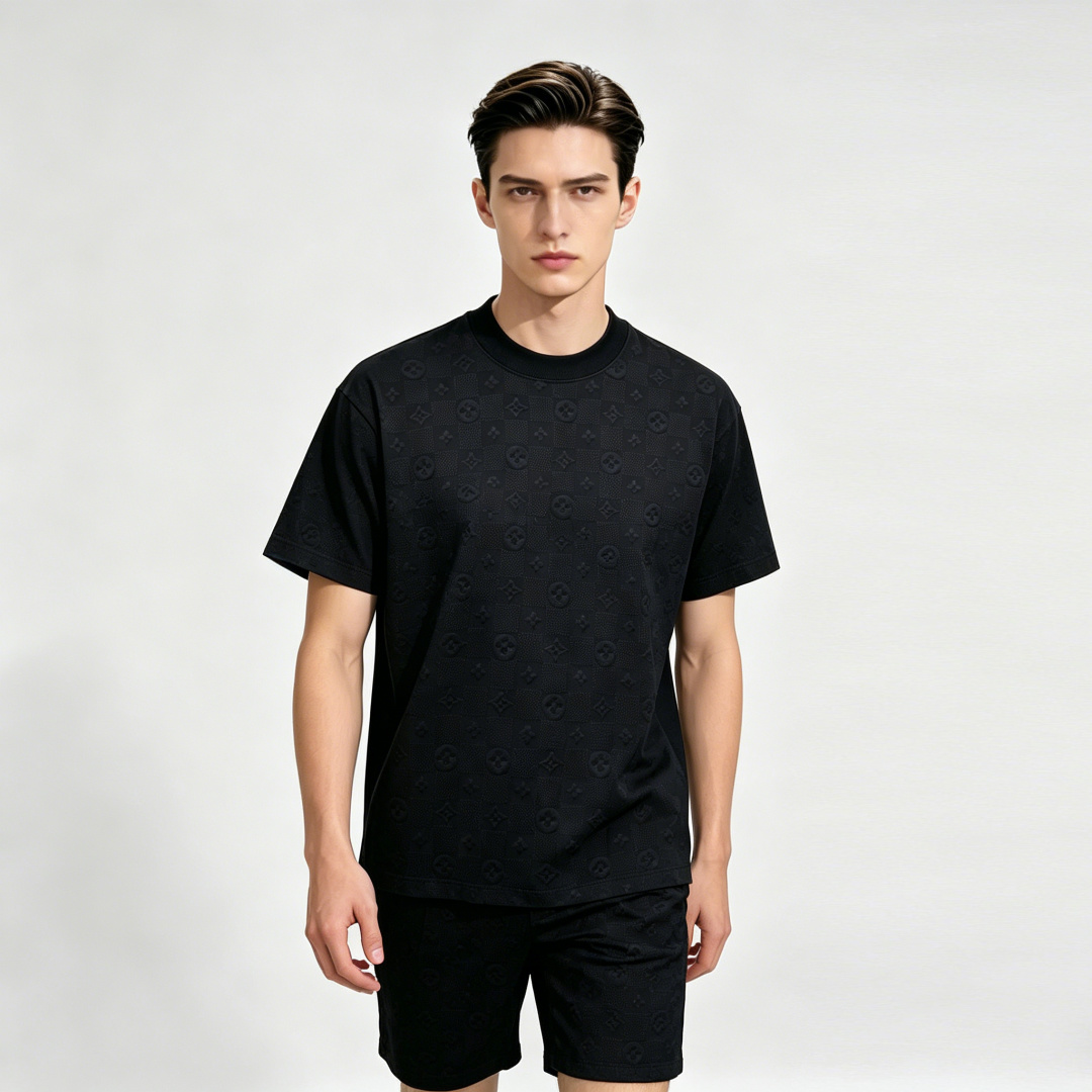 NO:777096,Mainly recommend LV's new spring short-sleeved donkey brand pure cotton short-sleeved shorts suit, pure cotton shorts suit, the upper body effect is great, a leisure holiday boutique!  Light luxury style, simple and elegant!  Size M-XXXL H2026 new model debut,,louis vuitton,louis vuitton,shorts,T-shirt,19860909主推 LV 春季新款短袖驴牌纯棉短袖短裤套装,纯棉短裤套装,上身效果非常棒,休闲度假精品！轻奢风格简约大气！ 尺码M-XXXL H2026新款首发,,louis vuitton,louis vuitton,shorts,T-shirt,,Men's clothing