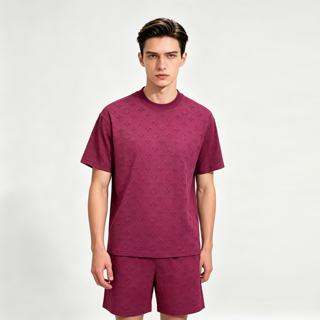 NO:777102,Mainly recommend LV's new spring short-sleeved donkey brand pure cotton short-sleeved shorts suit, pure cotton shorts suit, the upper body effect is great, a leisure holiday boutique!  Light luxury style, simple and elegant!  Size M-XXXL H2026 new model debut,,louis vuitton,louis vuitton,shorts,T-shirt,19860909主推 LV 春季新款短袖驴牌纯棉短袖短裤套装,纯棉短裤套装,上身效果非常棒,休闲度假精品！轻奢风格简约大气！ 尺码M-XXXL H2026新款首发,,louis vuitton,louis vuitton,shorts,T-shirt,,Men's clothing