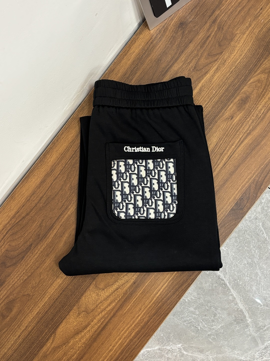 NO:777115,Mainly recommend Dior Dior 2025 autumn and winter new casual pants!  On sale simultaneously on the official website. The brand's classic LOGO casual pants, customized fabrics, extremely comfortable, strong touch. Highly recognizable, perfect appearance and craftsmanship. Size M-3XL H2026 new model debut,, dior, dior,19860909主推 Dior 迪奥 2025秋冬新款休闲裤！官网同步发售.品牌经典LOGO休闲裤 ,定制面料,舒适度极好,手触感强烈.辨识度极高,完美品相工艺. 尺码M-3XL H2026新款首发,,dior,dior,,Men's clothing