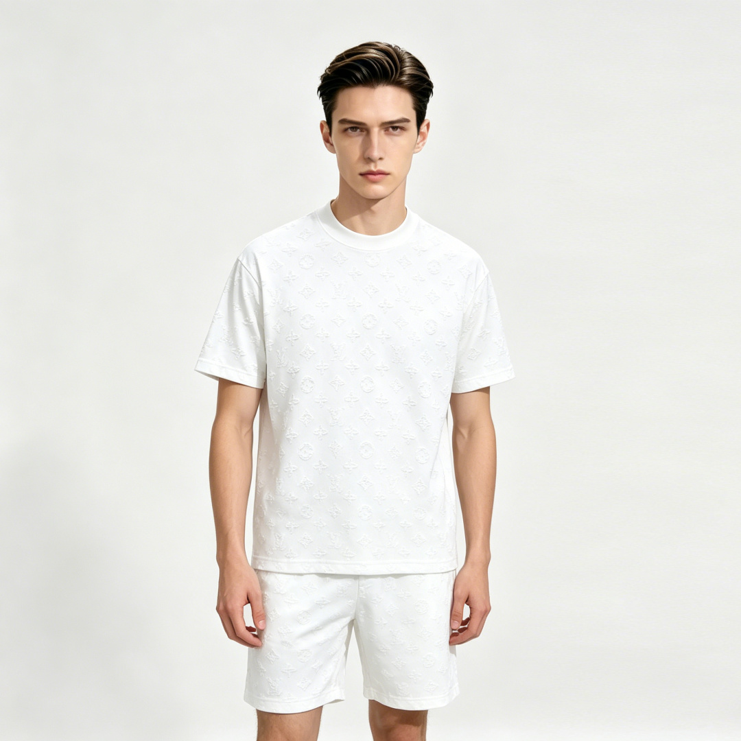 NO:777131,Mainly recommend LV's new spring short-sleeved donkey brand pure cotton short-sleeved shorts suit, pure cotton shorts suit, the upper body effect is great, a leisure holiday boutique!  Light luxury style, simple and elegant!  Size M-XXXL H2026 new model debut,,louis vuitton,louis vuitton,shorts,T-shirt,19860909主推 LV 春季新款短袖驴牌纯棉短袖短裤套装,纯棉短裤套装,上身效果非常棒,休闲度假精品！轻奢风格简约大气！ 尺码M-XXXL H2026新款首发,,louis vuitton,louis vuitton,shorts,T-shirt,,Men's clothing