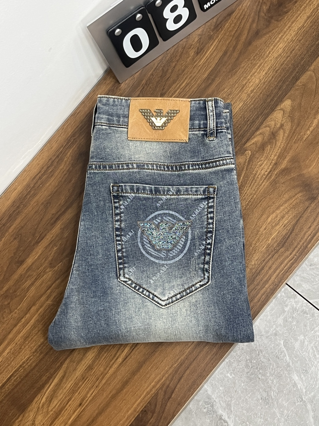 NO:841152,The main recommendation is Armani. Armani exclusively provides new trendy men's fashionable casual jeans, high-end European original trousers, trendy fashionable casual trousers with high breathability and comfort, impeccable details, brand element design concept, reflecting high quality. It presents casual tailoring and the upper body shape is awesome!  Code number 29-38 (no 35 37) H2026 new model debut,,armani,armani,jeans,19860909主推 Armani 阿玛尼 独家专供新款潮男时尚休闲牛仔裤,高端欧版原单裤子,潮流时尚休闲裤子 透气舒适度高,细节无可挑剔,品牌元素设计理念,体现高品质.呈现休闲裁剪,上身版型超赞！ 码数29-38（无35 37） H2026新款首发,,armani,armani,jeans,,Men's clothing