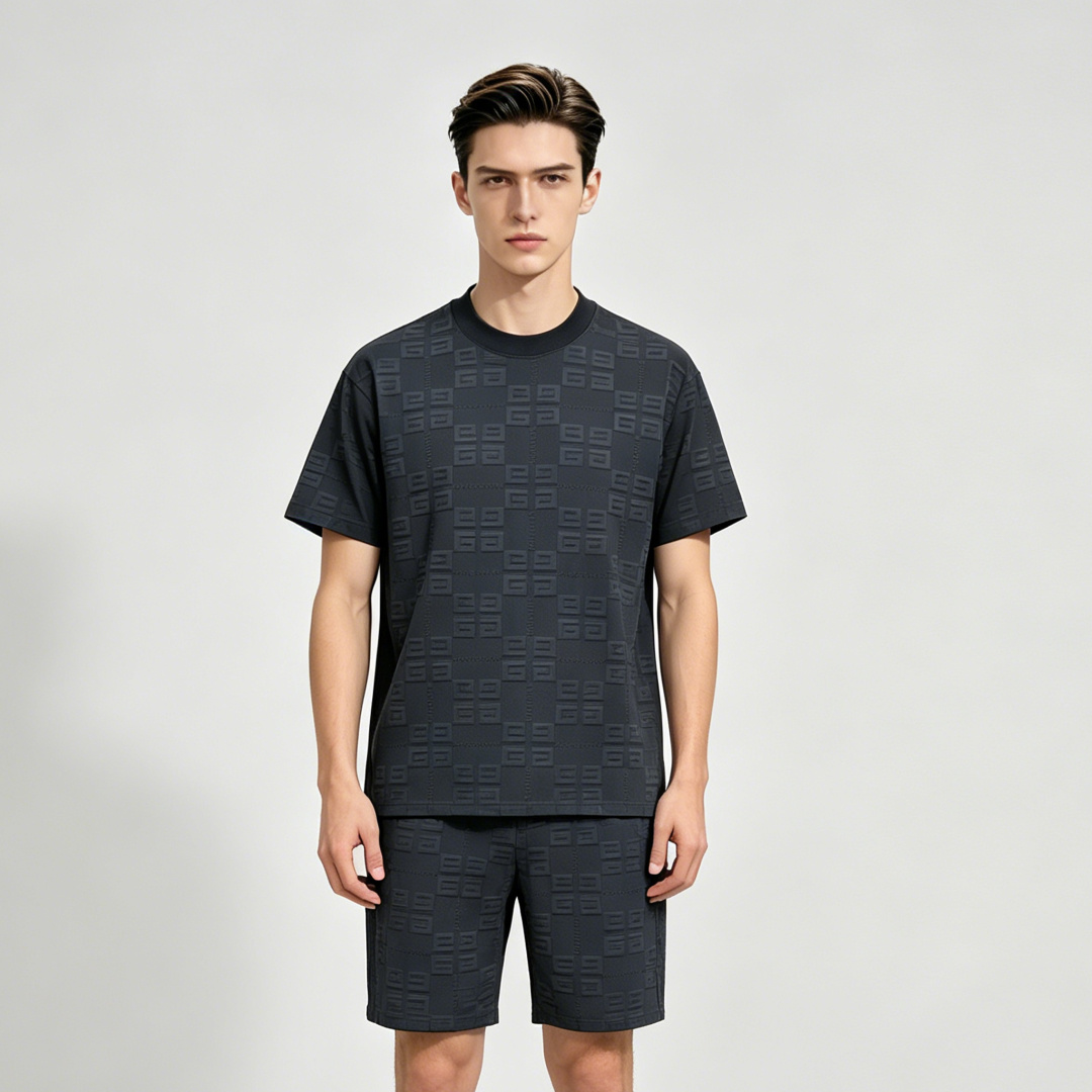 NO:846515,We mainly recommend Givenchy's new spring short-sleeved Givenchy pure cotton short-sleeved shorts suit, round-neck pure cotton shorts suit, the upper body effect is great, a casual holiday boutique!  Light luxury style, simple and elegant!  Size M-XXXL H2026 new model debut,,givenchy,givenchy,shorts,T-shirt,19860909主推 Givenchy 春季新款短袖纪梵希纯棉短袖短裤套装,圆领纯棉短裤套装,上身效果非常棒,休闲度假精品！轻奢风格简约大气！ 尺码M-XXXL H2026新款首发,,givenchy,givenchy,shorts,T-shirt,,Men's clothing