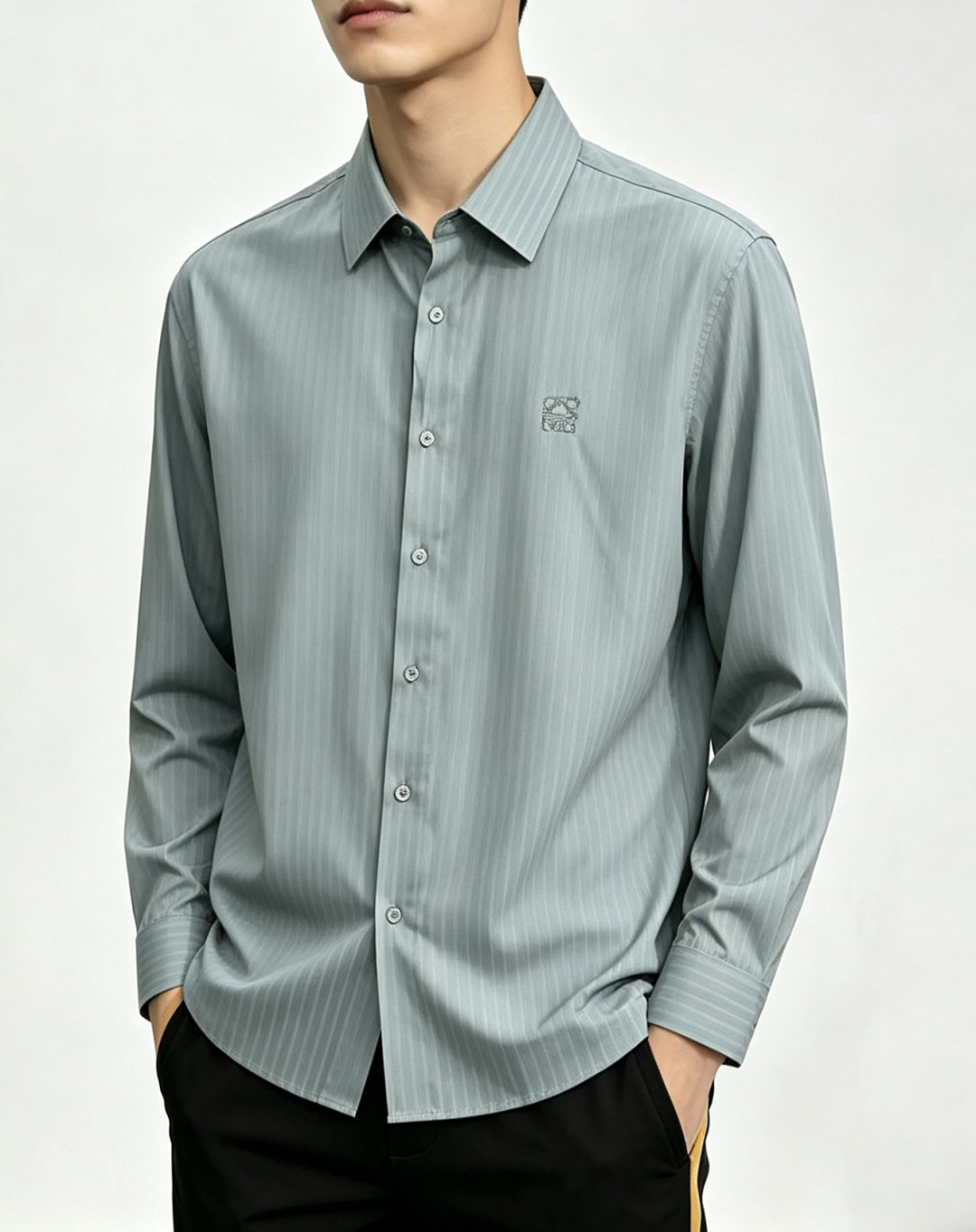 NO:835613,Mainly recommend Loewe 2026 spring and summer new shirts. Loewe men's must-have long-sleeved shirts, top embroidery craft shirts, high-end light luxury boutique natural cotton shirts. Comfortable and breathable, original goods, original fabrics, soft and comfortable, high-end and luxurious upper body, enough class for the scene, this shirt will make you satisfied and face-saving! Size M-4XL H2026 new release,, loewe, loewe, shirts,19860909主推 Loewe 2026春夏新款衬衫罗意威男士必备款长袖衬衫,顶级刺绣工艺衬衫,高端轻奢精品天然纯棉衬衫.舒服透气,原单狠货,原版面料,柔软舒适,上身高端又奢华,足够场面的档次,这款衬衫无不骄傲的让你满意有面子! 尺码M-4XL H2026新款首发,,loewe,loewe,shirts,,Men's clothing