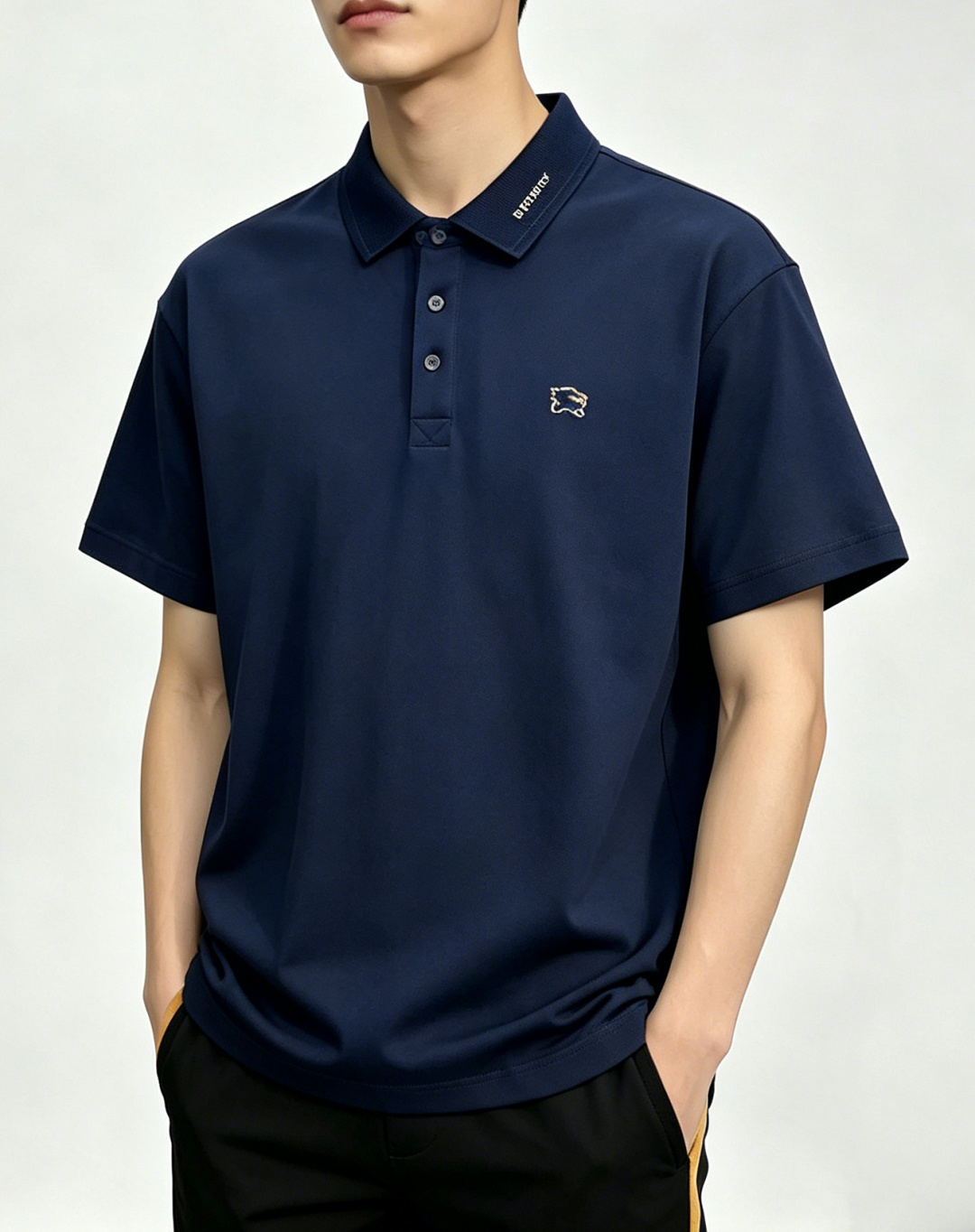 NO:848076,Mainly recommend Burberry spring new short-sleeved Burberry pure cotton lapel short-sleeved T-shirt, pure cotton T-shirt, the upper body effect is great, leisure and holiday boutique!  Light luxury style, simple and elegant!  Size M-3XL H2026 new model debut,,burberry,burberry,T-shirt,tees,t-shirt,19860909主推 Burberry 春季新款短袖巴宝莉纯棉翻领短袖T恤,纯棉T恤、上身效果非常棒,休闲度假精品！轻奢风格简约大气！ 尺码M-3XL H2026新款首发,,burberry,burberry,T-shirt,tees，t-shirt,,Men's clothing