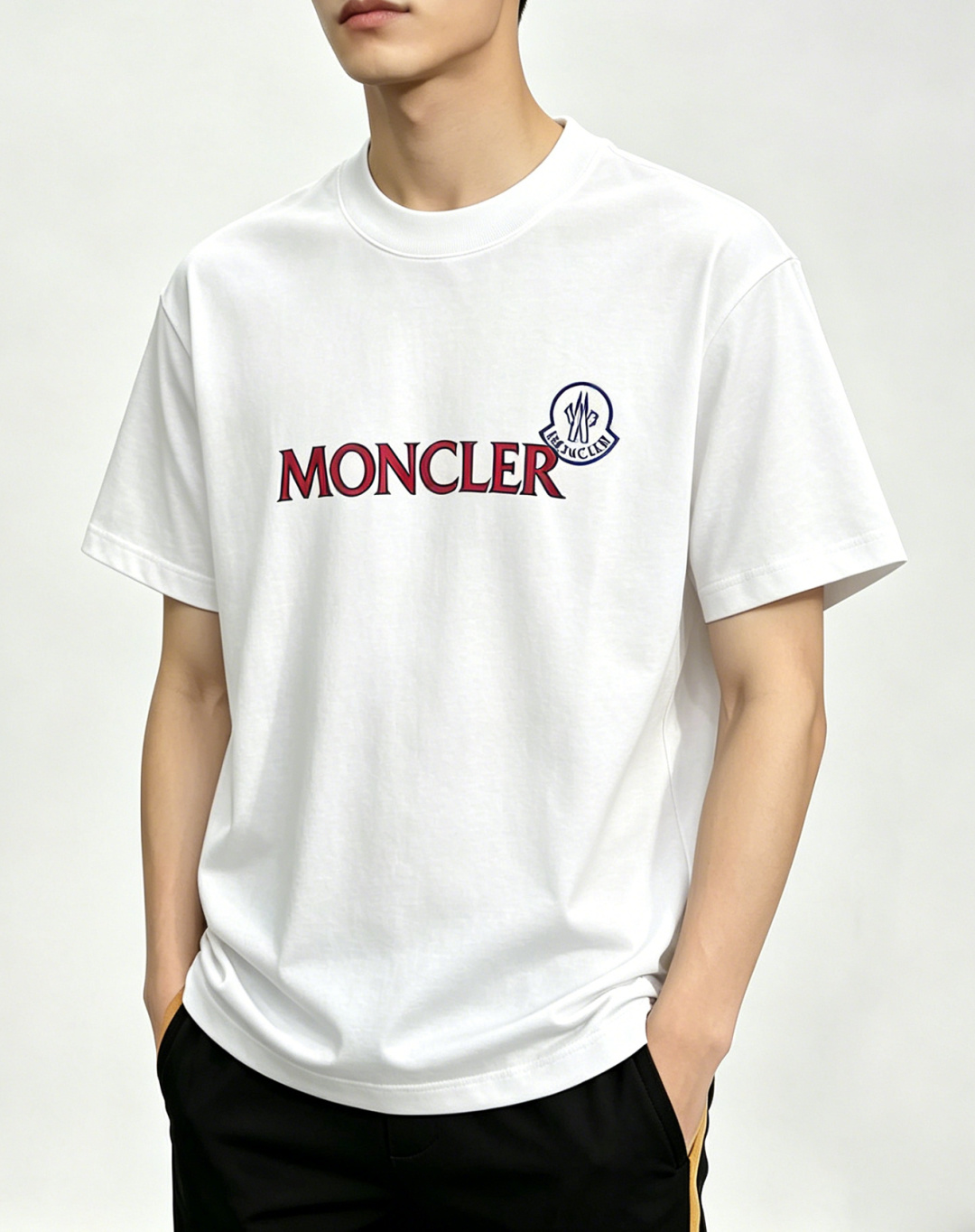 NO:834195,Mainly recommended Moncler muzzle spring new short-sleeved cotton round neck short-sleeved T-shirt, pure cotton T-shirt, the upper body effect is great, leisure and vacation boutique!  Light luxury style, simple and elegant!  Size S-XXL H2026 new model debut,,Moncler,T-shirt,tees,t-shirt,19860909主推 Moncler 蒙口 春季新款短袖纯棉圆领短袖T恤,纯棉T恤、上身效果非常棒,休闲度假精品！轻奢风格简约大气！ 尺码S-XXL H2026新款首发,,Moncler,T-shirt,tees，t-shirt,,Men's clothing