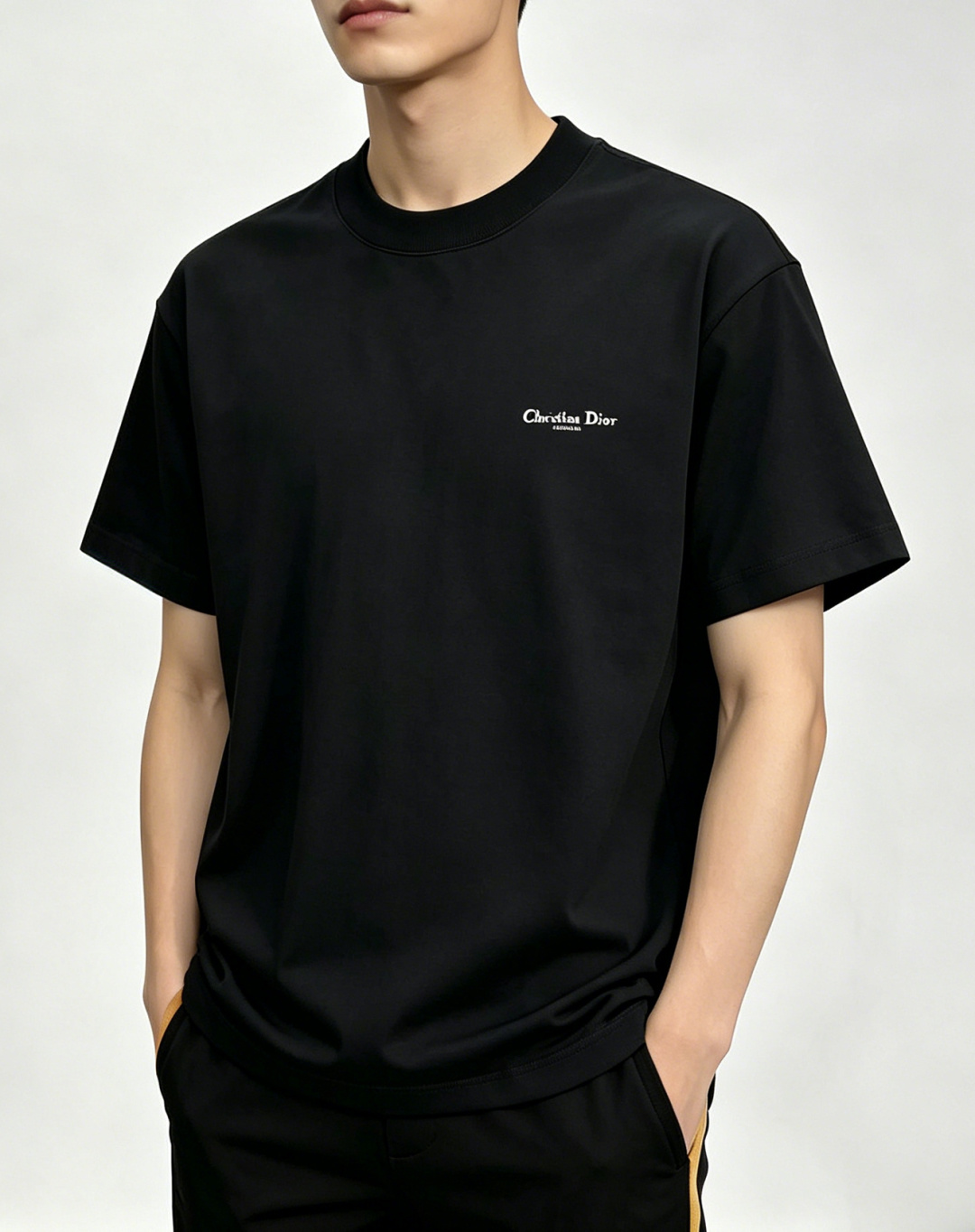 NO:838653,Mainly recommend Dior Dior's spring new short-sleeved pure cotton lapel short-sleeved T-shirt, pure cotton T-shirt, the upper body effect is great, leisure and holiday boutique!  Light luxury style, simple and elegant!  Size M-3XL H2026 new release, dior, dior, T-shirt, tees, t-shirt,19860909主推 Dior 迪奥 春季新款短袖纯棉翻领短袖T恤,纯棉T恤、上身效果非常棒,休闲度假精品！轻奢风格简约大气！ 尺码M-3XL H2026新款首发,,dior,dior,T-shirt,tees，t-shirt,,Men's clothing