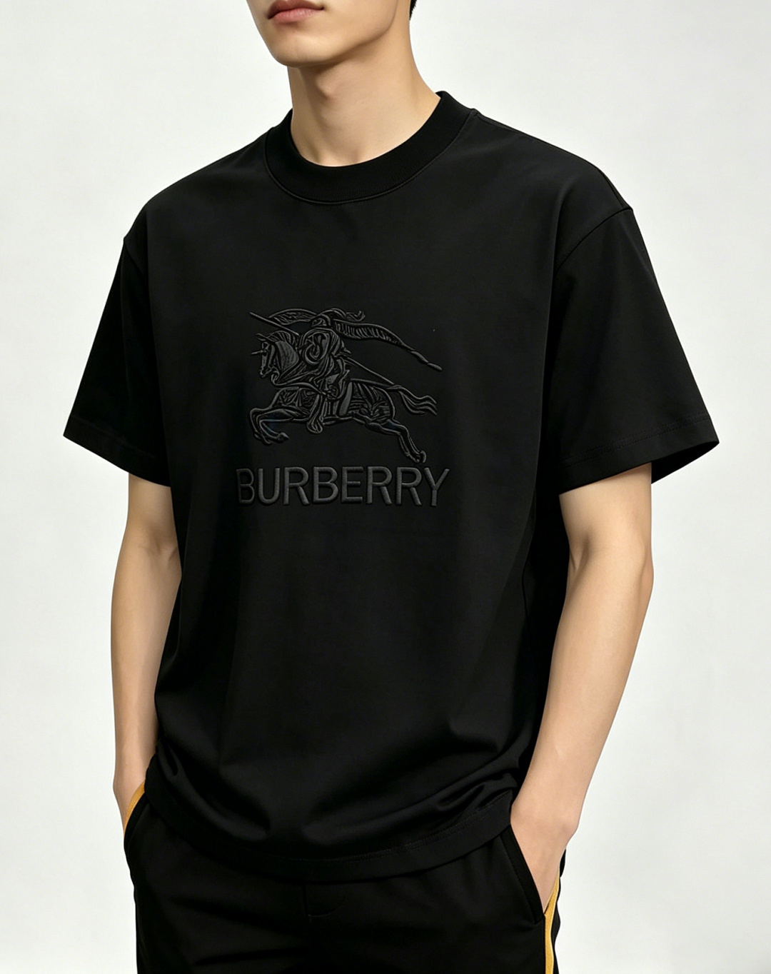 NO:841136,Mainly recommended Burberry spring new short-sleeved pure cotton lapel short-sleeved T-shirt, pure cotton T-shirt, the upper body effect is great, leisure and holiday boutique!  Light luxury style, simple and elegant!  Size M-3XL H2026 new model debut,,burberry,burberry,T-shirt,tees,t-shirt,19860909主推 Burberry 巴宝莉 春季新款短袖纯棉翻领短袖T恤,纯棉T恤、上身效果非常棒,休闲度假精品！轻奢风格简约大气！ 尺码M-3XL H2026新款首发,,burberry,burberry,T-shirt,tees，t-shirt,,Men's clothing