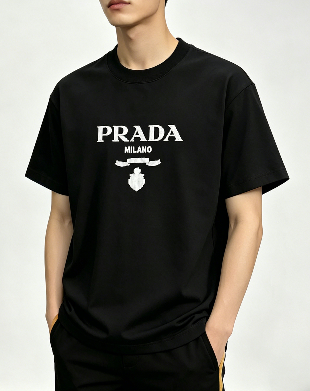 NO:838645,Mainly recommend Prada Prada's new spring short-sleeved pure cotton lapel short-sleeved T-shirt, pure cotton T-shirt, the upper body effect is great, leisure and holiday boutique!  Light luxury style, simple and elegant!  Size M-3XL H2026 new model debut, prada, prada, T-shirt, tees, t-shirt,19860909主推 Prada 普拉达 春季新款短袖纯棉翻领短袖T恤,纯棉T恤、上身效果非常棒,休闲度假精品！轻奢风格简约大气！ 尺码M-3XL H2026新款首发,,prada,prada,T-shirt,tees，t-shirt,,Men's clothing