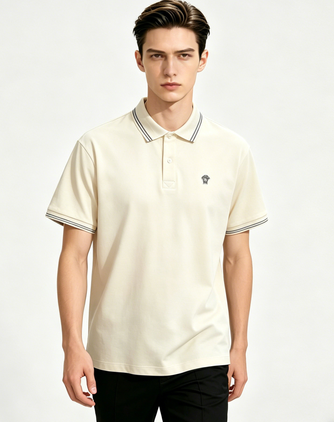 NO:849599,We mainly recommend Versace spring new short-sleeved Versace pure cotton lapel short-sleeved T-shirts, business fashion pure cotton T-shirts, the logo embroidery on the chest has a very atmospheric effect on the upper body, and the sweat-absorbent and breathable panels are a stylish leisure and vacation boutique!  Light luxury style, simple and elegant!  Size M-XXXL H2026 new model debut,,versace,versace,T-shirt,tees,t-shirt,19860909主推 Versace 春季新款短袖范思哲纯棉翻领短袖T恤,商务时尚纯棉T恤,胸前logo刺绣款款上身效果非常大气,吸汗透气板正有型休闲度假精品！轻奢风格简约大气！ 尺码M-XXXL H2026新款首发,,versace,versace,T-shirt,tees，t-shirt,,Men's clothing