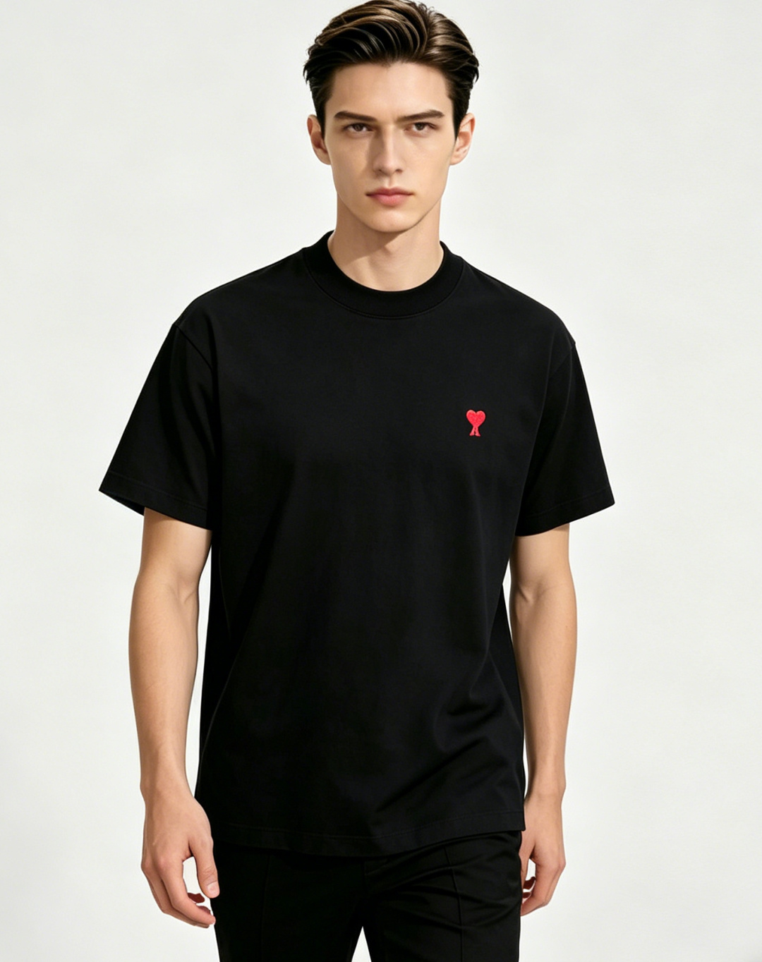 NO:846512,Mainly recommended Ami Paris spring new short-sleeved Ami pure cotton round neck short-sleeved T-shirt, fashionable pure cotton T-shirt, the upper body effect is very atmospheric with the logo embroidery on the chest, and the sweat-absorbent and breathable panel is a stylish leisure and holiday product!  Light luxury style, simple and elegant!  Size M-XXXL H2026 new model first release,,amiri,T-shirt,tees,t-shirt,19860909主推 Ami Paris 春季新款短袖艾米纯棉圆领短袖T恤,时尚纯棉T恤,胸前logo刺绣款上身效果非常大气,吸汗透气板正有型休闲度假精品！轻奢风格简约大气！ 尺码M-XXXL H2026新款首发,,amiri,T-shirt,tees，t-shirt,,Men's clothing