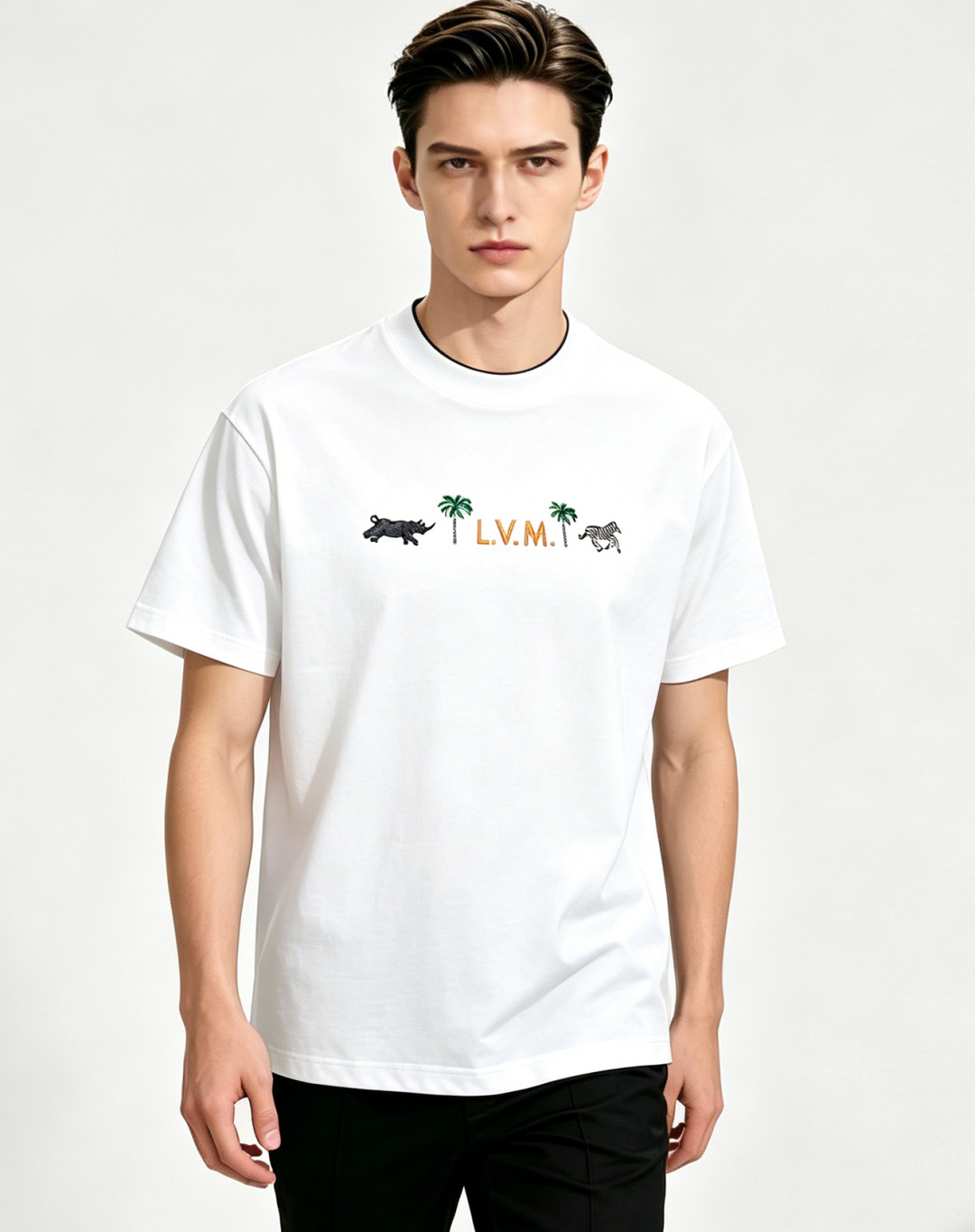 NO:849629,The main recommendation is LV's exclusive spring new donkey brand fashionable and casual round-neck short-sleeved, high-density 280g pure cotton fabric, advanced dense needle embroidery, high-end European original single T-shirt, fashionable and casual half-sleeved. It has high breathability and comfort, impeccable details, brand element design concept, reflecting high quality. It presents casual tailoring, and the upper body shape is awesome!  Color Black White Size M-3XL H2026 New Release, louis vuitton, louis vuitton, T-shirt, tees, t-shirt,19860909主推 LV 独家专供春季新款驴牌时尚休闲圆领短袖,高密度280克纯棉面料,高级密针刺绣、高端欧版原单T恤,潮流时尚休闲半袖 透气舒适度高,细节无可挑剔,品牌元素设计理念,体现高品质.呈现休闲裁剪,上身版型超赞！ 颜色黑色 白色 码数M-3XL H2026新款首发,,louis vuitton,louis vuitton,T-shirt,tees，t-shirt,,Men's clothing