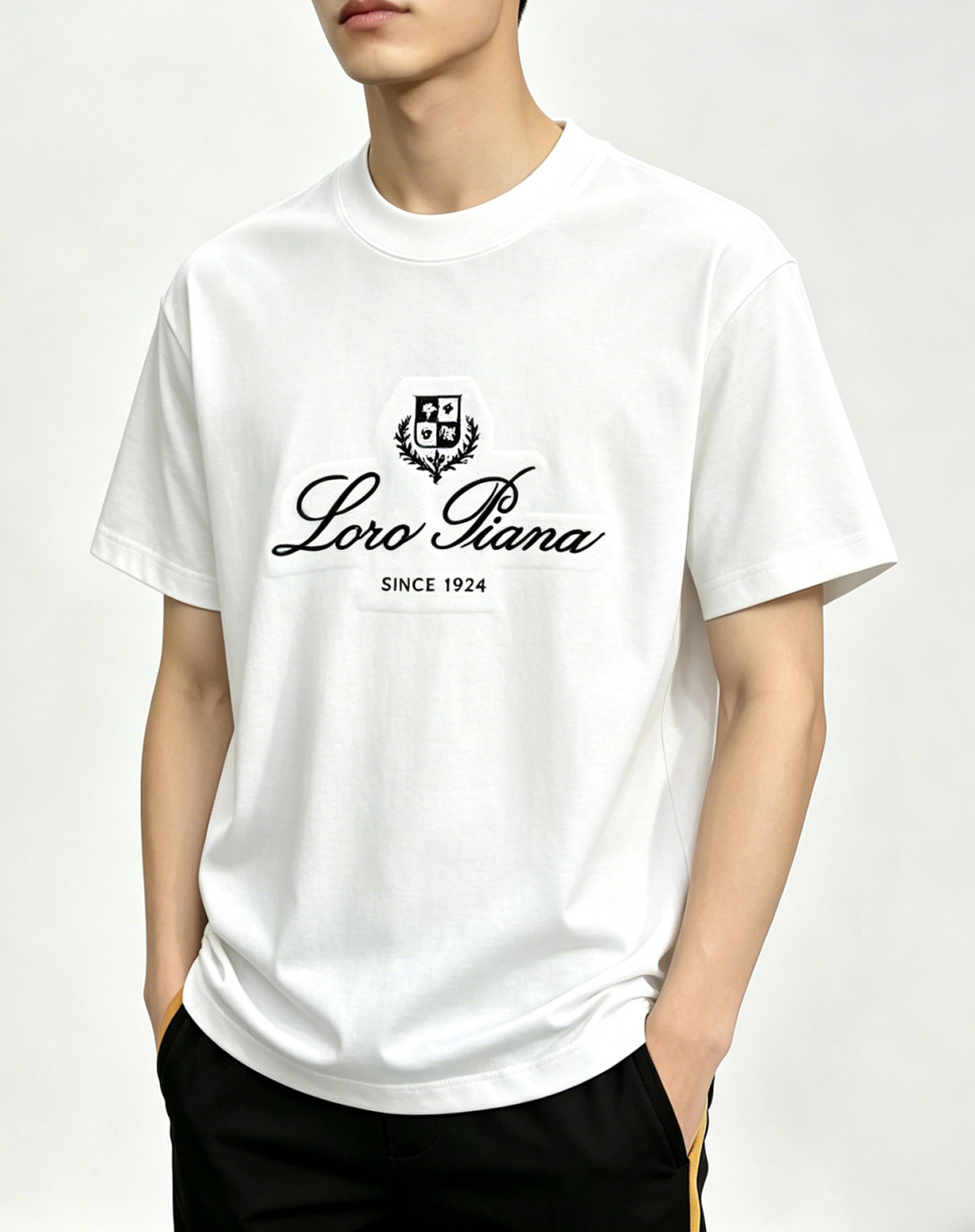 NO:849590,Mainly recommend LP 1996ss autumn new release LP round neck short-sleeved T-shirt, high-end new short-sleeved, letter logo embroidery!  Wearing it makes you feel comfortable and slim, lazy and casual, and combined with clean and simple colors, it is particularly eye-catching and suitable for daily wear~ We introduce sports items decorated with vibrant prints for a fashionable and quality life!  Size M-XXXL Color White Black H2026 New Release, loro piana, T-shirt, tees, t-shirt,19860909主推 LP 1996ss秋季新款发布LP圆领短袖T恤,高端新款短袖,字母logo刺绣！穿上就是舒适自在又显瘦的存在,慵懒而随性,结合干净简单的色系就特别耐看,适合日常穿着~倾情推出缀饰活力印花的运动单品,时尚品质生活！ 尺码M-XXXL 颜色白色 黑色 H2026新款首发,,loro piana,T-shirt,tees，t-shirt,,Men's clothing