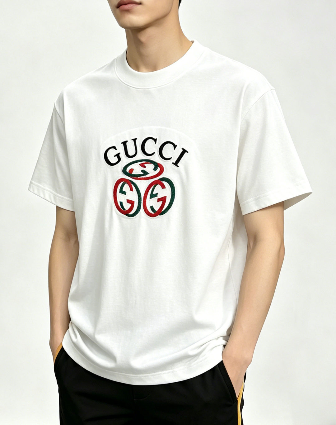 NO:848090,Mainly recommend Gucci 2026ss autumn new release Gucci round neck short-sleeved T-shirt, high-end new short-sleeved, letter logo embroidery!  Wearing it makes you feel comfortable and slim, lazy and casual, and combined with clean and simple colors, it is particularly eye-catching and suitable for daily wear~ We introduce sports items decorated with vibrant prints for a fashionable and quality life!  Size M-XXXL Color White Black H2026 new model first release, gucci, T-shirt, tees, t-shirt,19860909主推 Gucci 2026ss秋季新款发布古奇圆领短袖T恤,高端新款短袖,字母logo刺绣！穿上就是舒适自在又显瘦的存在,慵懒而随性,结合干净简单的色系就特别耐看,适合日常穿着~倾情推出缀饰活力印花的运动单品,时尚品质生活！ 尺码M-XXXL 颜色白色 黑色 H2026新款首发,,gucci,T-shirt,tees，t-shirt,,Men's clothing