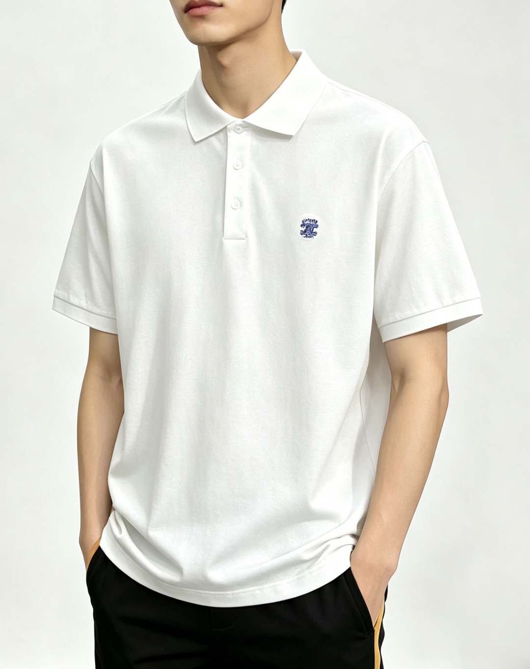NO:846533,The main recommendation is CELINE's classic embroidered Polo shirt. Celine is made of cotton, which is breathable and comfortable. It is very suitable for summer wear! It has a classic lapel + 3 button design, and the Triomphe Arc de Triomphe embroidery on the chest is low-key and recognizable. The color is super vibrant and looks great with jeans or shorts. It can be easily worn for commuting, leisure, and dating. It is a must-have and versatile item in the summer wardrobe! Highly recommended!  Color Blue Yellow White Size S M L XL H2026 New Release,,celine,celine,shorts,jeans,19860909主推 CELINE 经典刺绣Polo衫,赛琳采用棉质,透气又舒适,夏天穿超合适!经典翻领+3粒扣设计,胸前Triomphe凯旋门刺绣低调又有辨识度.颜色超有活力,搭牛仔裤或短裤都很出彩,通勤,休闲,约会都能轻松驾驭,是夏日衣橱必备百搭单品!强烈推荐！ 颜色蓝色 黄色 白色 码数S M L XL H2026新款首发,,celine,celine,shorts,jeans,,Men's clothing