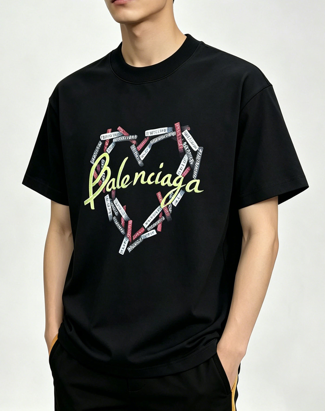 NO:930514,Mainly recommend Balenciaga spring new short-sleeved Balenciaga pure cotton round-neck short-sleeved T-shirt, fashionable pure cotton T-shirt, the upper body effect is very atmospheric with the logo embroidery on the chest, and the sweat-absorbent and breathable panel is a stylish leisure and holiday product!  Light luxury style, simple and elegant!  Size S-XXXL H2026 new model first release,,balenciaga,balenciaga,T-shirt,tees,t-shirt,19860909主推 Balenciaga 春季新款短袖巴黎世家纯棉圆领短袖T恤,时尚纯棉T恤,胸前logo刺绣款上身效果非常大气,吸汗透气板正有型休闲度假精品！轻奢风格简约大气！ 尺码S-XXXL H2026新款首发,,balenciaga,balenciaga,T-shirt,tees，t-shirt,,Men's clothing
