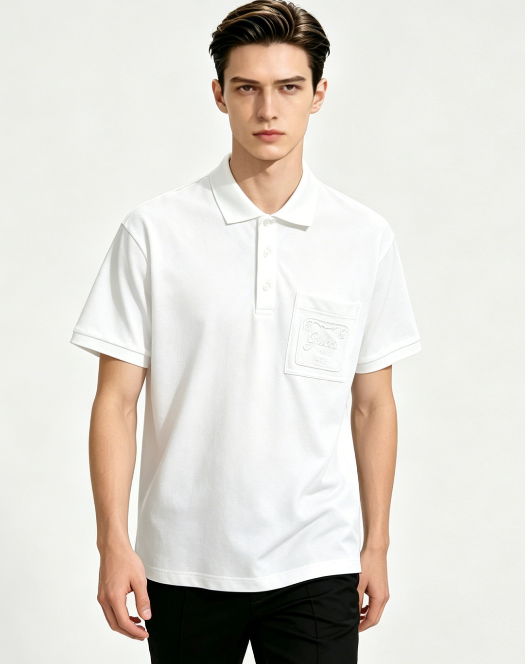 NO:915089,We mainly recommend Gucci's new embroidered Polo shirt. Gucci uses pure cotton pique mesh fabric, which is breathable and comfortable, perfect for summer! There is a brand embroidered patch pocket on the chest, which is low-key and recognizable. Classic lapel + three-button placket, simple and versatile, can be easily used for commuting or weekend leisure. It is a must-have texture item for the wardrobe! Color Black White Size S M L XL H2026,, gucci,19860909主推 Gucci新款刺绣Polo衫,古奇采用纯棉珠地网眼面料,透气又舒适,夏天穿超合适!胸前有品牌刺绣贴袋,低调又有辨识度.经典翻领+三粒扣门襟,简约百搭,无论通勤还是周末休闲都能轻松驾驭,是衣橱必备的质感单品! 颜色黑色 白色 码数S M L XL H2026,,gucci,,Men's clothing