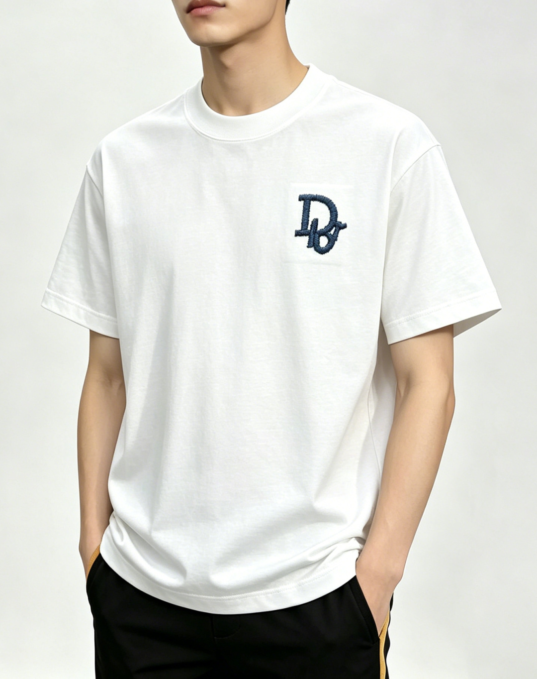 NO:915130,Mainly recommend Dior Dior's new spring short-sleeved pure cotton round neck short-sleeved T-shirt, pure cotton T-shirt, the upper body effect is great, leisure and holiday boutique!  Light luxury style, simple and elegant!  Size M-3XL H2026 new release, dior, dior, T-shirt, tees, t-shirt,19860909主推 Dior 迪奥 春季新款短袖纯棉圆领短袖T恤,纯棉T恤、上身效果非常棒,休闲度假精品！轻奢风格简约大气！ 尺码M-3XL H2026新款首发,,dior,dior,T-shirt,tees，t-shirt,,Men's clothing