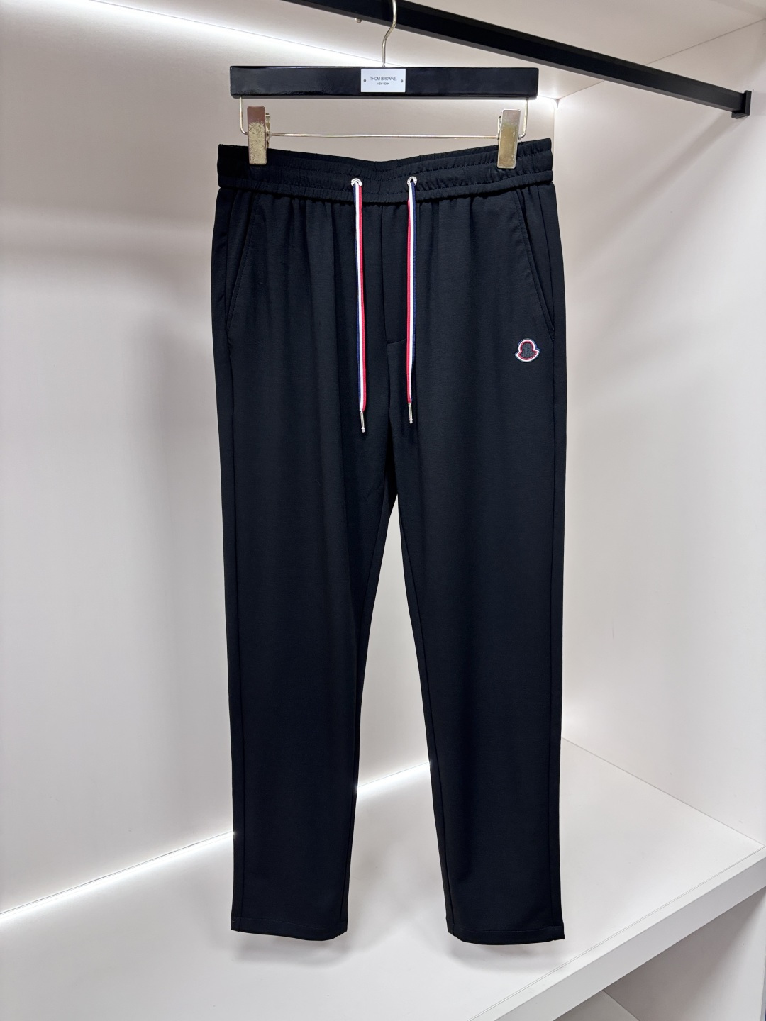 NO:936154,Mainly recommend Moncler 2026 new casual pants!  On sale simultaneously on the official website. The brand's classic LOGO casual pants, customized fabrics, extremely comfortable and strong to the touch. Highly recognizable, perfect appearance and craftsmanship. Size M-4XL H2026 new release, Moncler,19860909主推 Moncler 蒙口 2026新款休闲裤！官网同步发售.品牌经典LOGO休闲裤 ,定制面料,舒适度极好,手触感强烈.辨识度极高,完美品相工艺. 尺码M-4XL H2026新款首发,,Moncler,,Men's clothing
