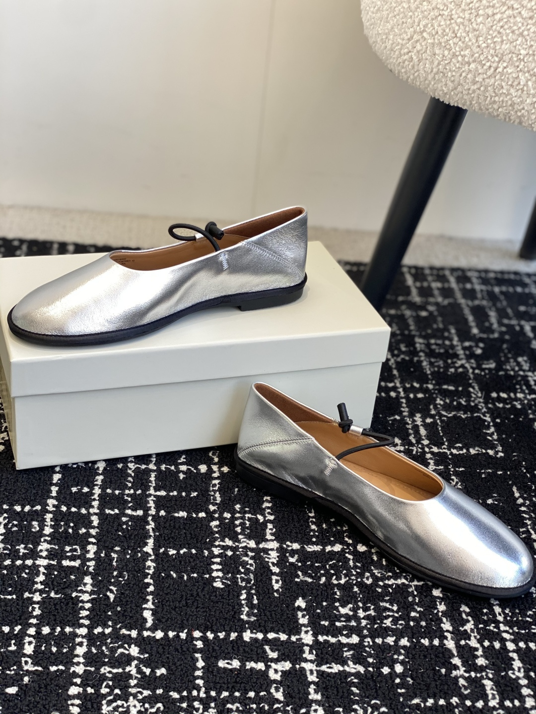 东莞原厂
原厂ICICLE之禾平底妈妈鞋来啦！之禾作为国产品牌来说是一个骄傲！完全不输外国的众多大牌子～