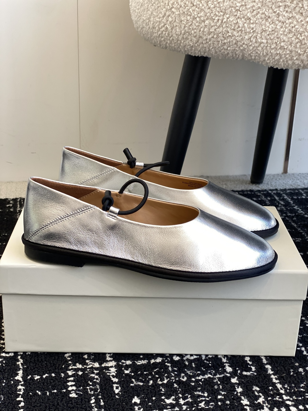 东莞原厂
原厂ICICLE之禾平底妈妈鞋来啦！之禾作为国产品牌来说是一个骄傲！完全不输外国的众多大牌子～