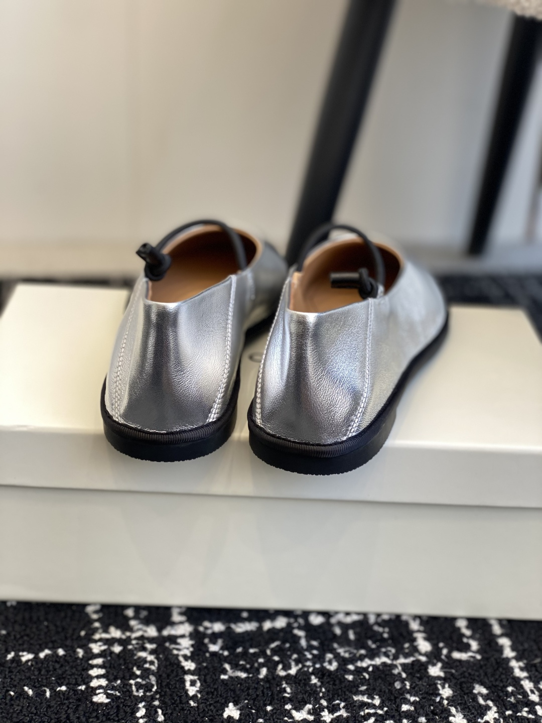 东莞原厂
原厂ICICLE之禾平底妈妈鞋来啦！之禾作为国产品牌来说是一个骄傲！完全不输外国的众多大牌子～