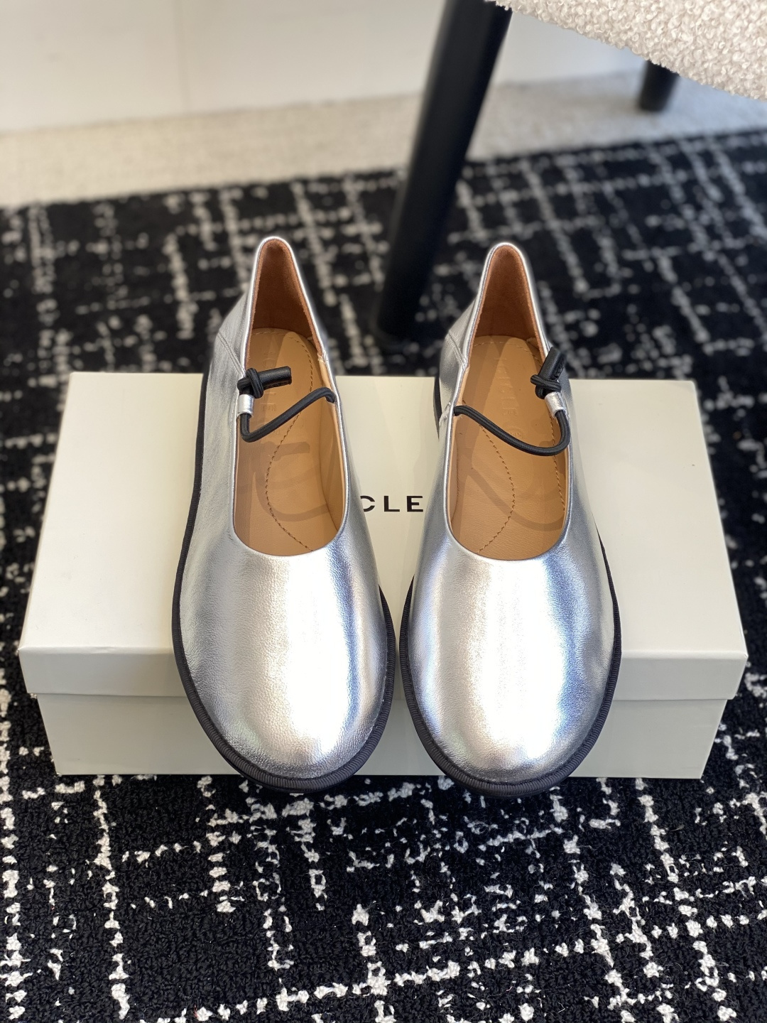 东莞原厂
原厂ICICLE之禾平底妈妈鞋来啦！之禾作为国产品牌来说是一个骄傲！完全不输外国的众多大牌子～