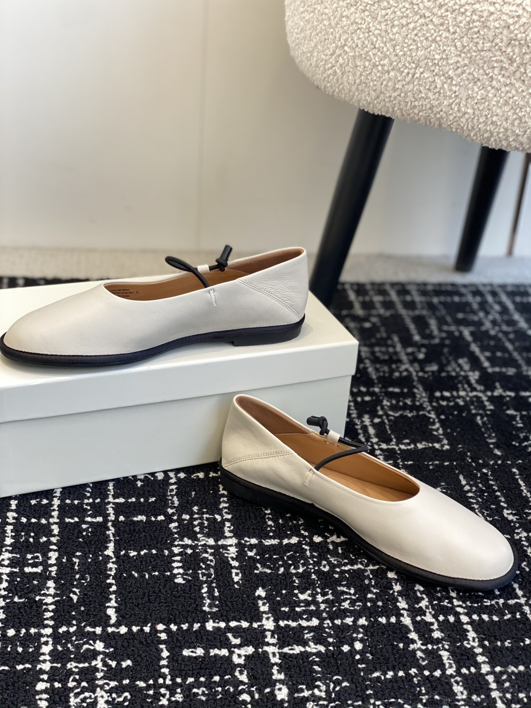 东莞原厂
原厂ICICLE之禾平底妈妈鞋来啦！之禾作为国产品牌来说是一个骄傲！完全不输外国的众多大牌子～