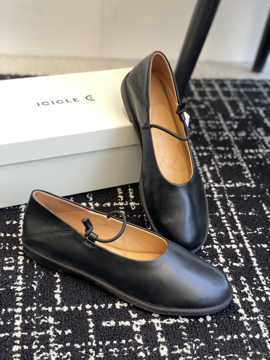 东莞原厂
原厂ICICLE之禾平底妈妈鞋来啦！之禾作为国产品牌来说是一个骄傲！完全不输外国的众多大牌子～