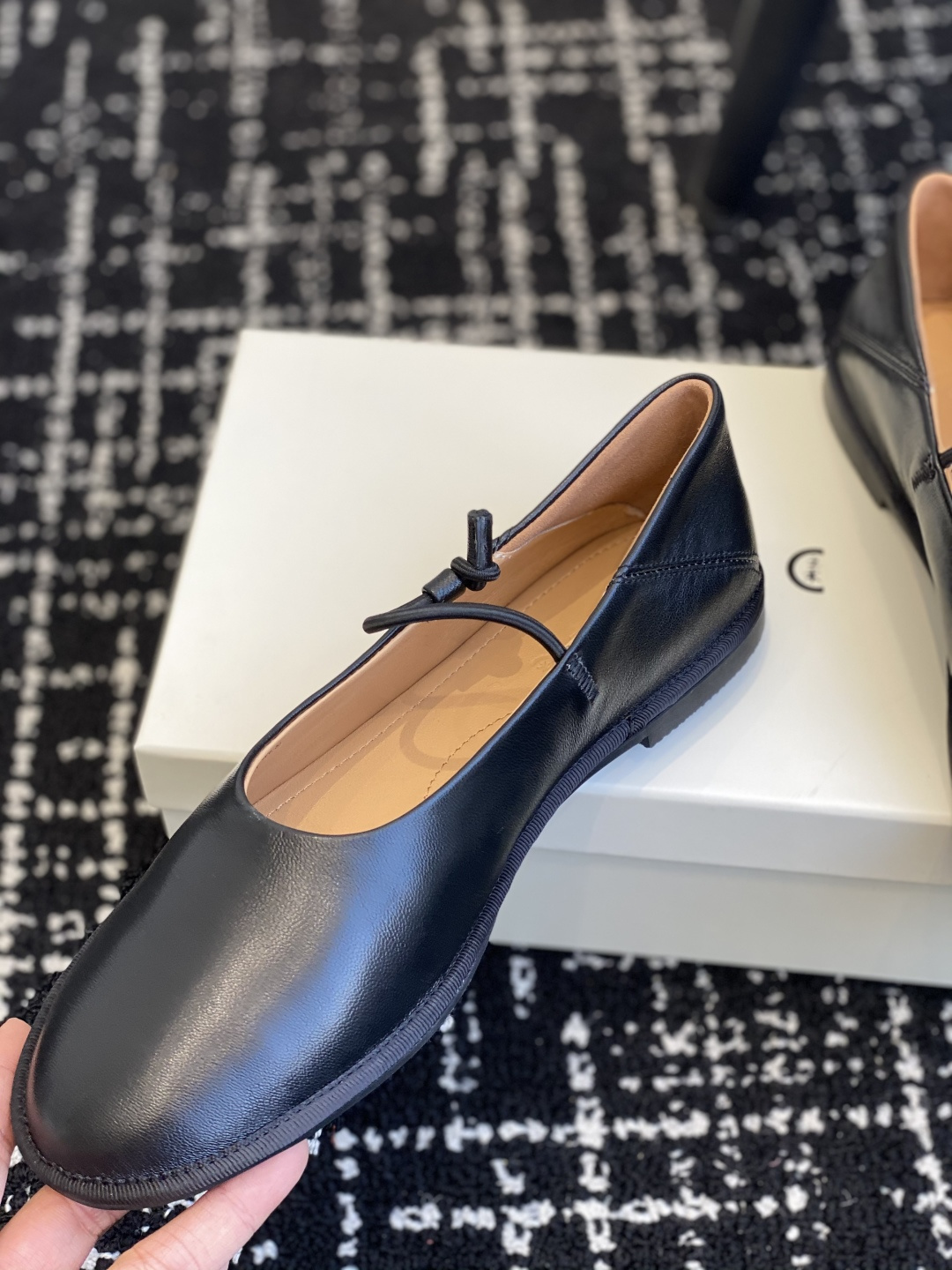 东莞原厂
原厂ICICLE之禾平底妈妈鞋来啦！之禾作为国产品牌来说是一个骄傲！完全不输外国的众多大牌子～