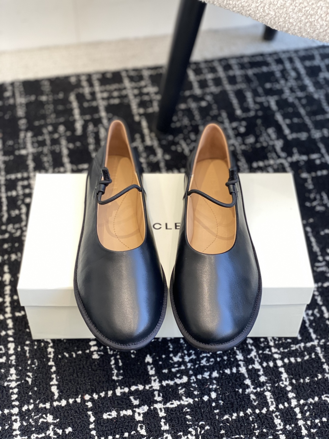 东莞原厂
原厂ICICLE之禾平底妈妈鞋来啦！之禾作为国产品牌来说是一个骄傲！完全不输外国的众多大牌子～