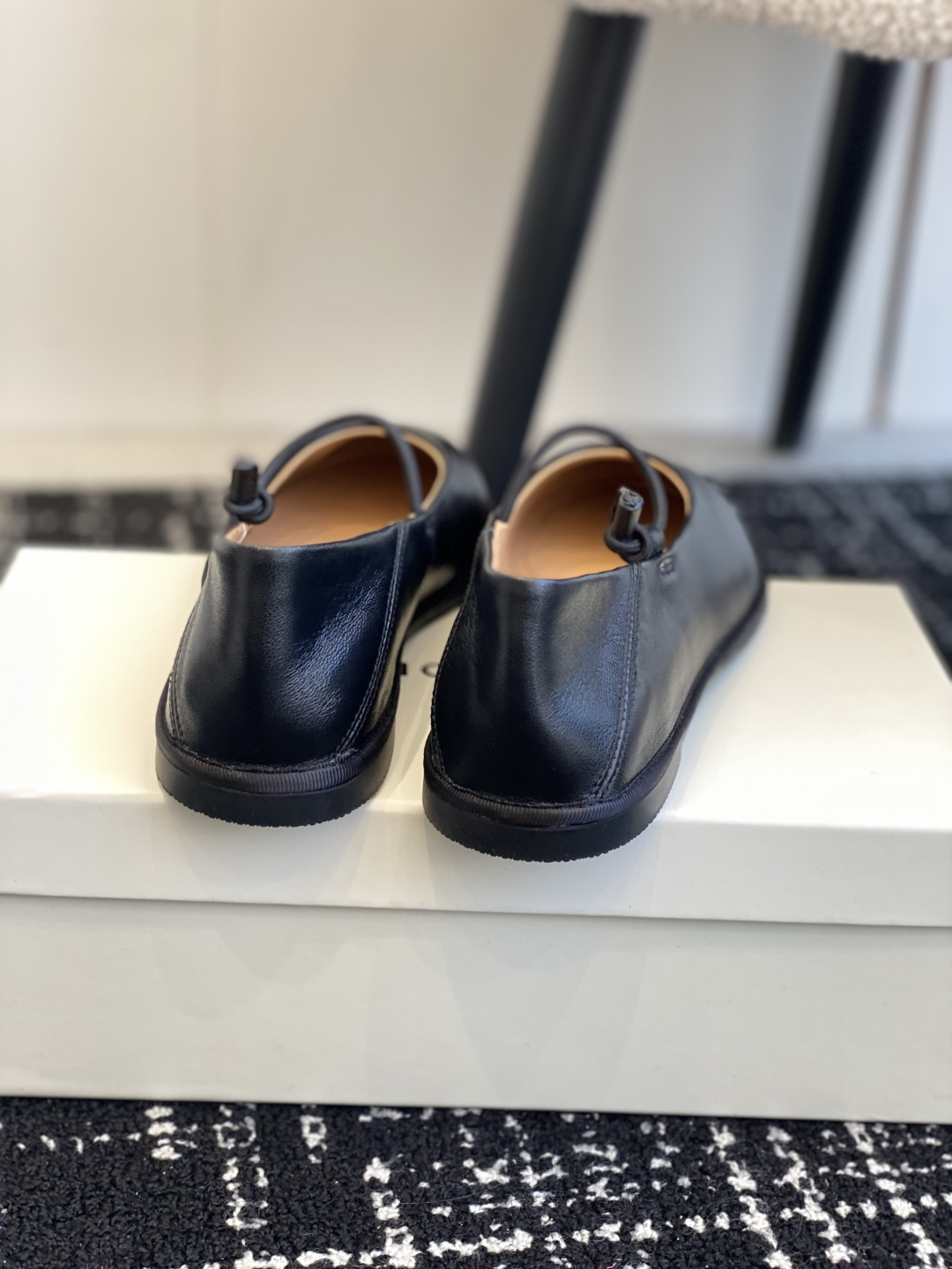 东莞原厂
原厂ICICLE之禾平底妈妈鞋来啦！之禾作为国产品牌来说是一个骄傲！完全不输外国的众多大牌子～