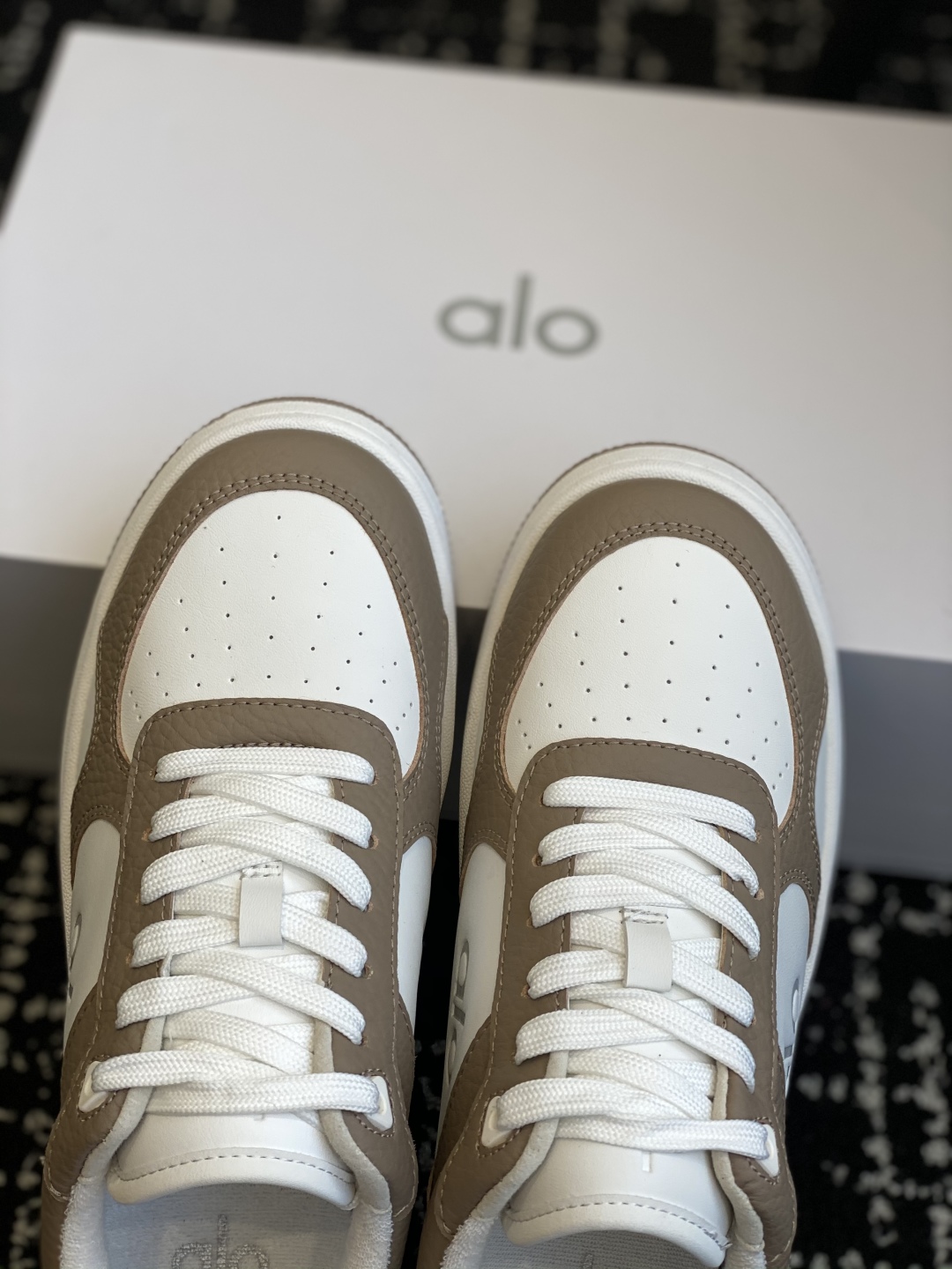 代购级
alo25s 春夏新款 拼色小白鞋厚底舒适休闲款

alo比耐克更懂女生！上脚超级百搭！而且超级