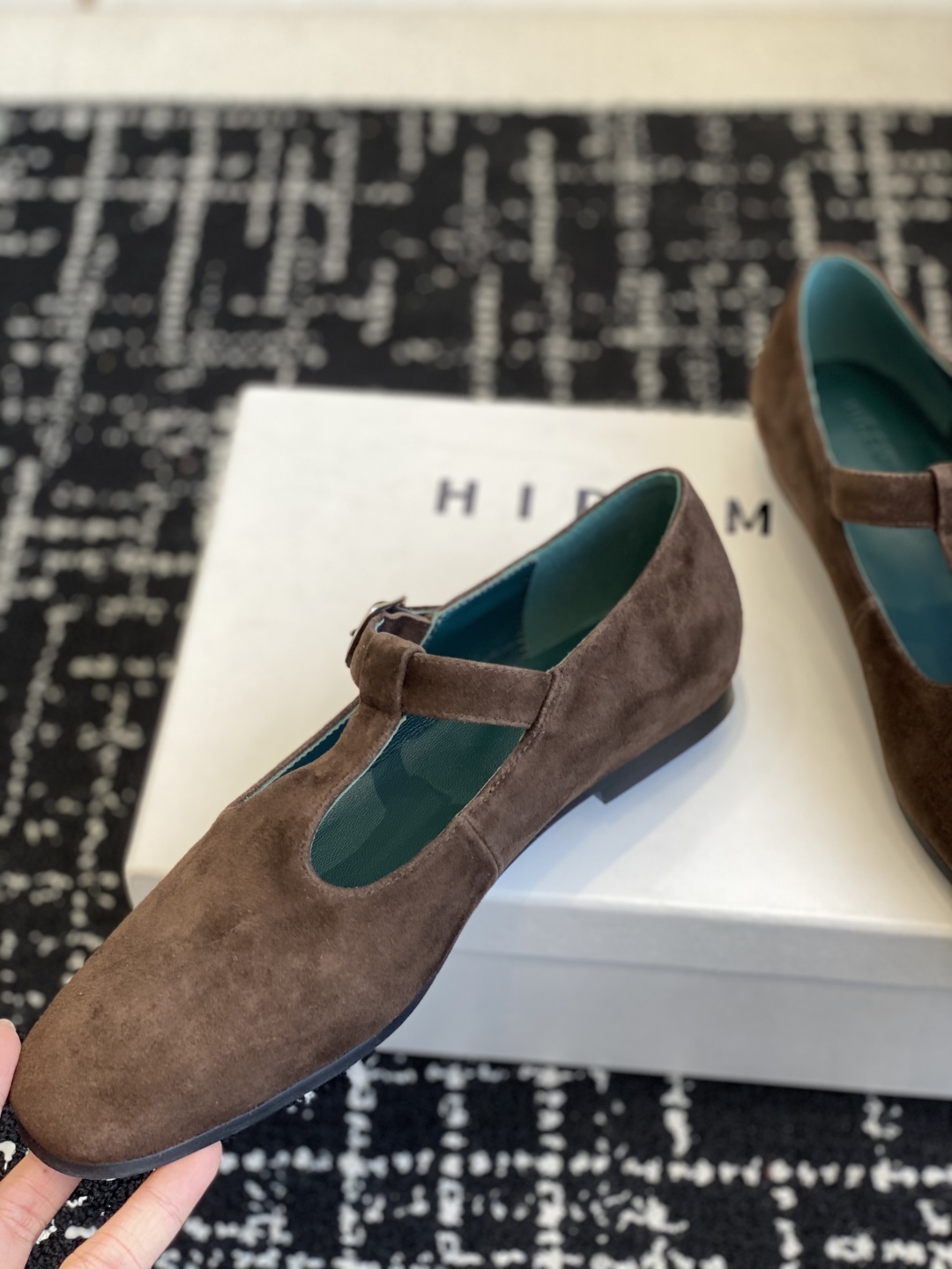 代购级
HIDEMI 25ss 新款春夏 玛丽珍 单鞋  

原版购自品独立开发！小方头设计，无论是搭配