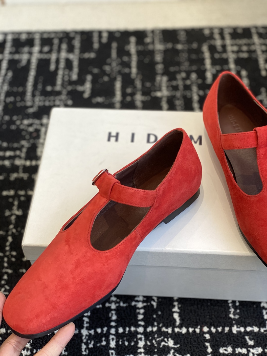 代购级
HIDEMI 25ss 新款春夏 玛丽珍 单鞋  

原版购自品独立开发！小方头设计，无论是搭配