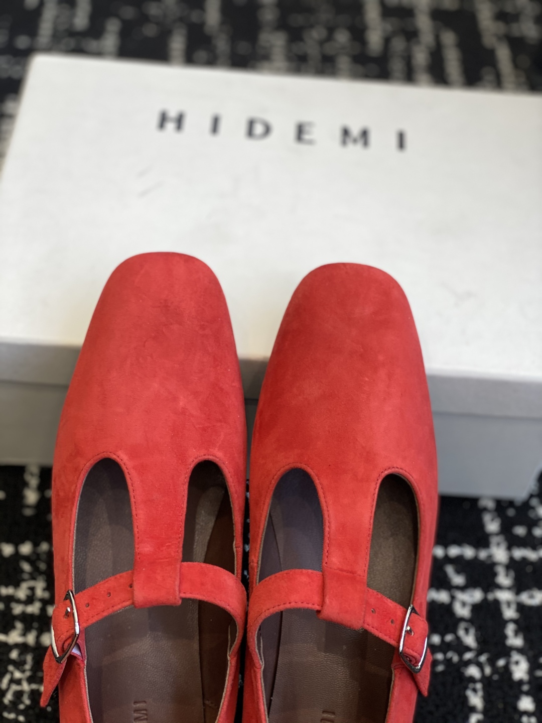 代购级
HIDEMI 25ss 新款春夏 玛丽珍 单鞋  

原版购自品独立开发！小方头设计，无论是搭配