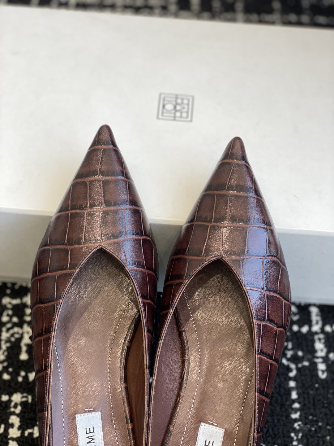 代购级
Toteme  25ss 春夏新款 后空凉鞋 拖鞋 坡跟穆勒鞋

进口皮高级舒适，配女神们的半身