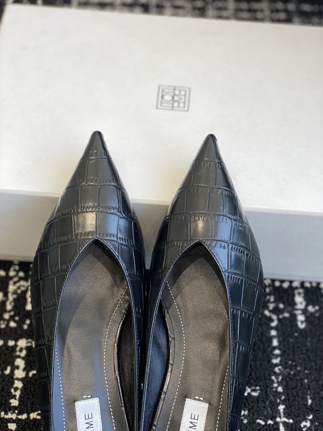 代购级
Toteme  25ss 春夏新款 后空凉鞋 拖鞋 坡跟穆勒鞋

进口皮高级舒适，配女神们的半身