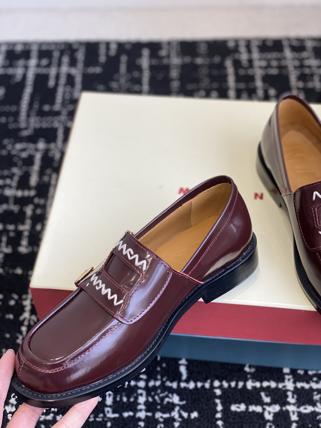 代购级
MARNI 25ss 春夏新款 矮跟乐福鞋 

乐福鞋是鞋业界的天花板，永不过时的一个代名词、想