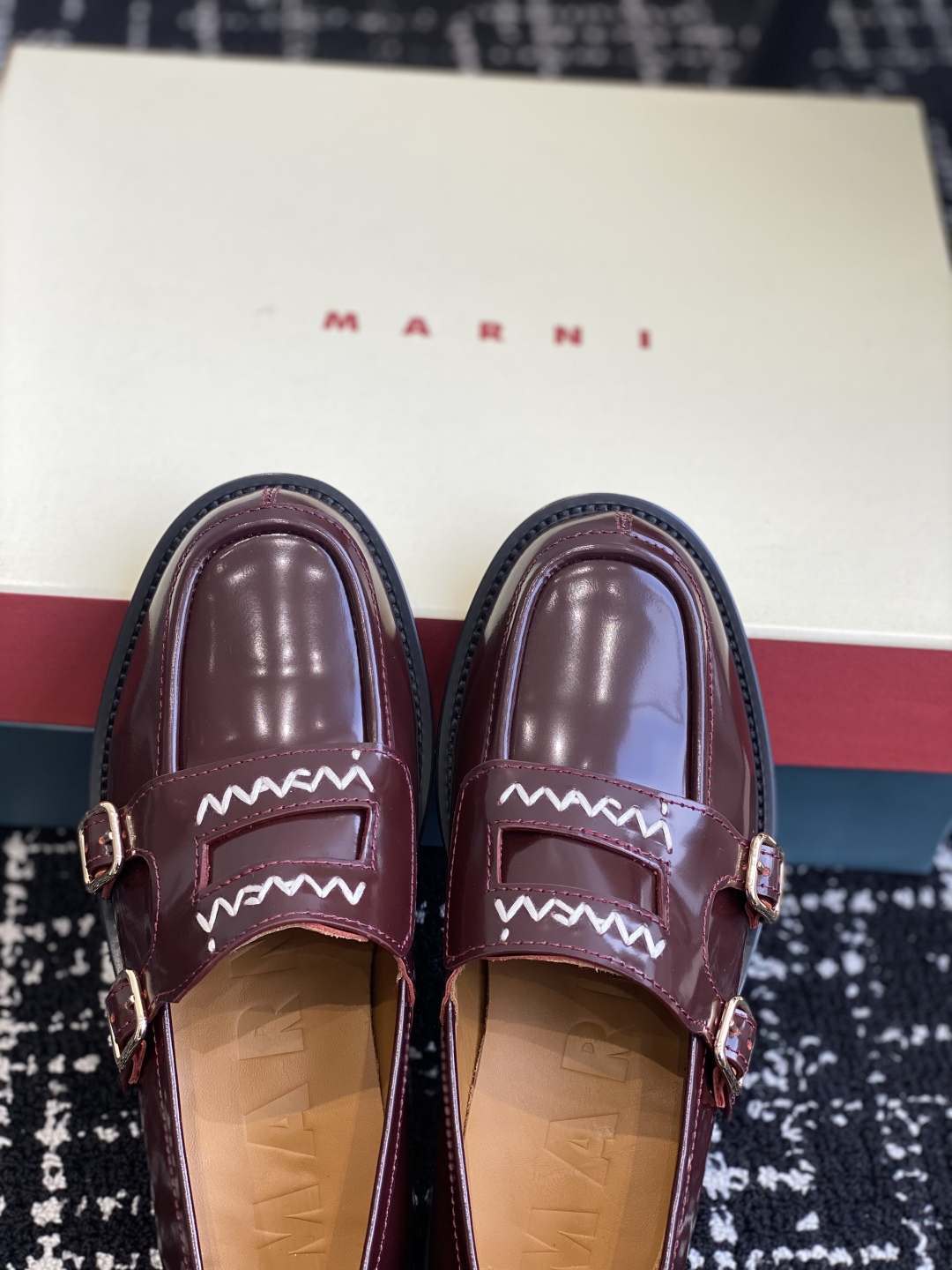 代购级
MARNI 25ss 春夏新款 矮跟乐福鞋 

乐福鞋是鞋业界的天花板，永不过时的一个代名词、想