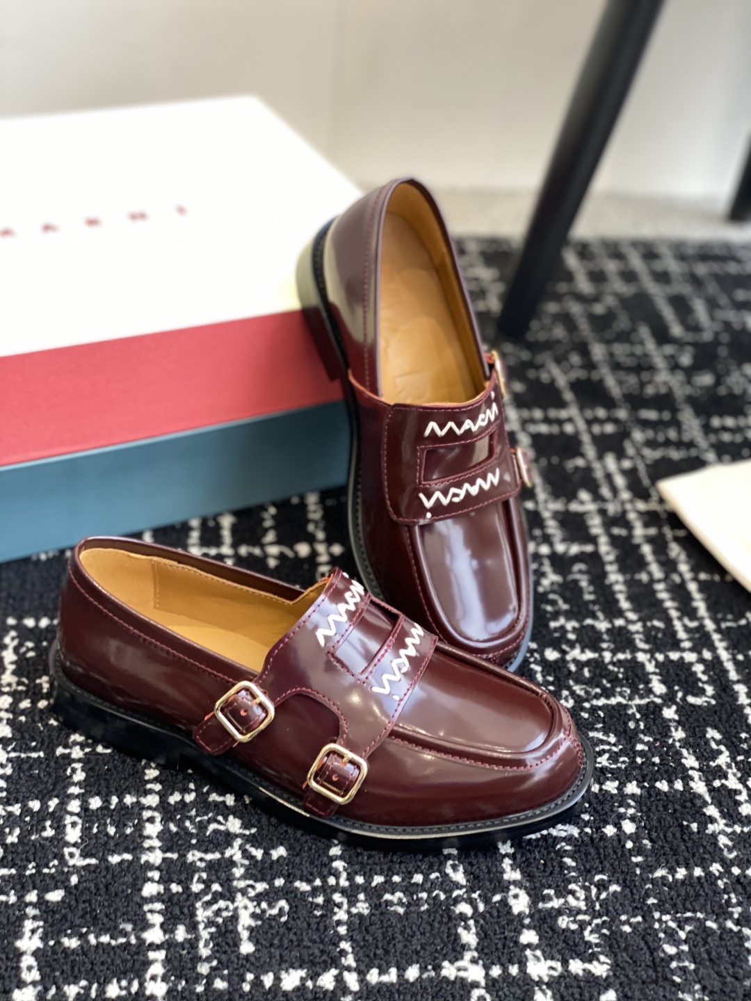 代购级
MARNI 25ss 春夏新款 矮跟乐福鞋 

乐福鞋是鞋业界的天花板，永不过时的一个代名词、想