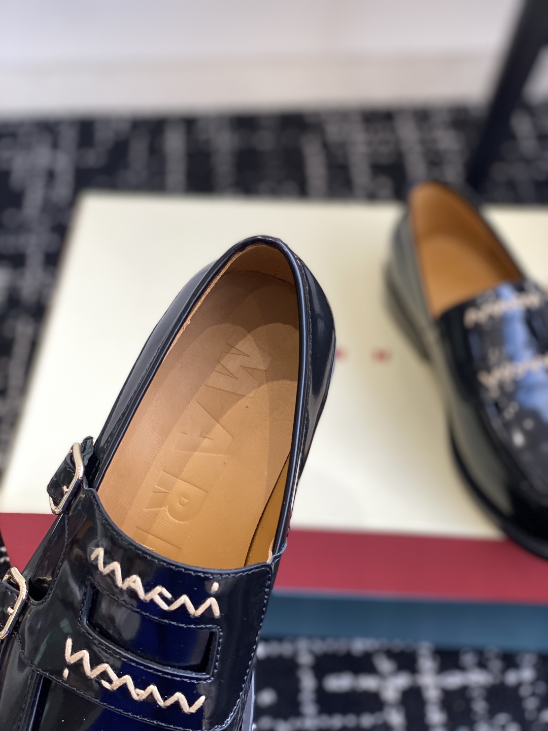 代购级
MARNI 25ss 春夏新款 矮跟乐福鞋 

乐福鞋是鞋业界的天花板，永不过时的一个代名词、想