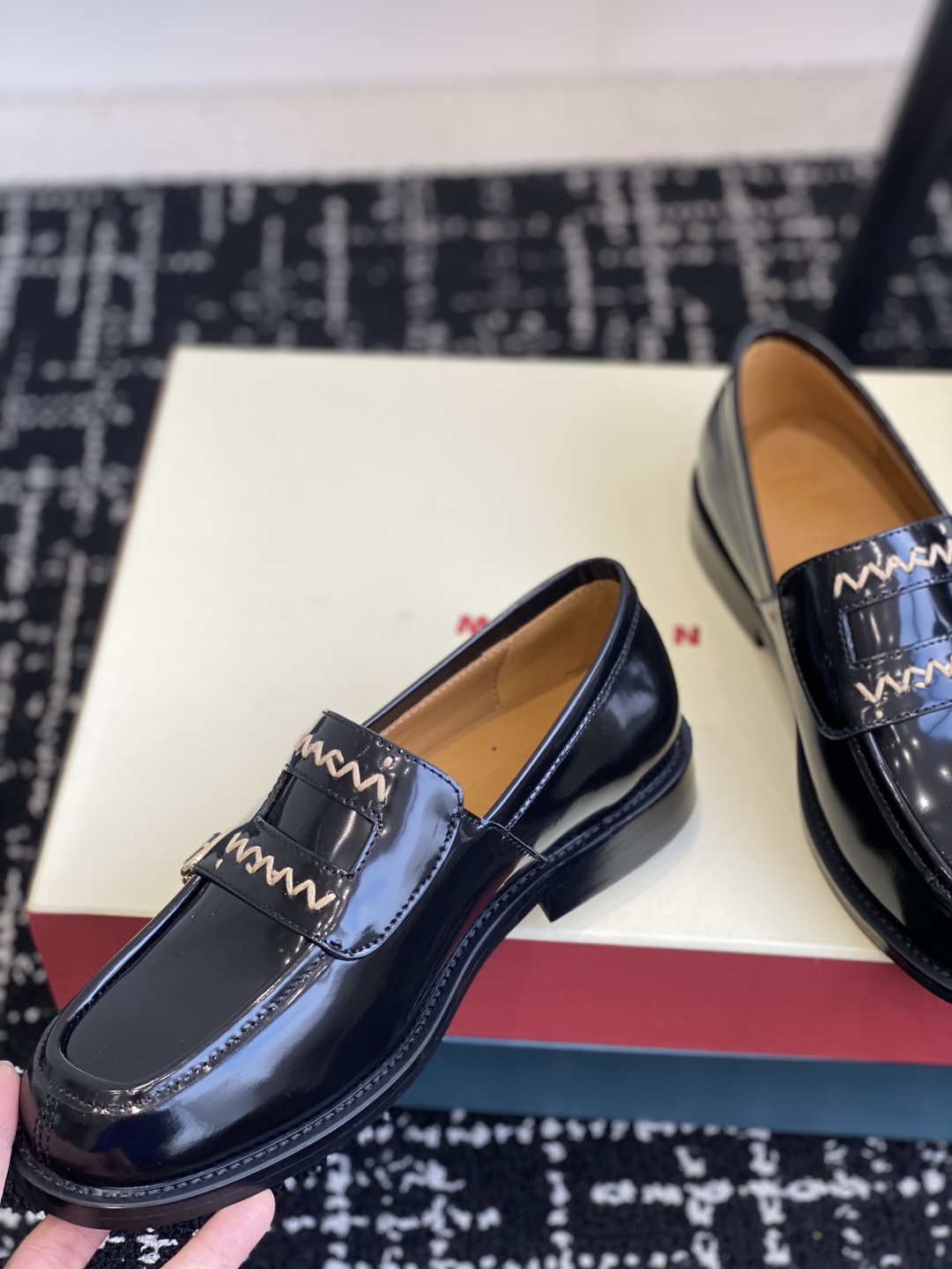 代购级
MARNI 25ss 春夏新款 矮跟乐福鞋 

乐福鞋是鞋业界的天花板，永不过时的一个代名词、想